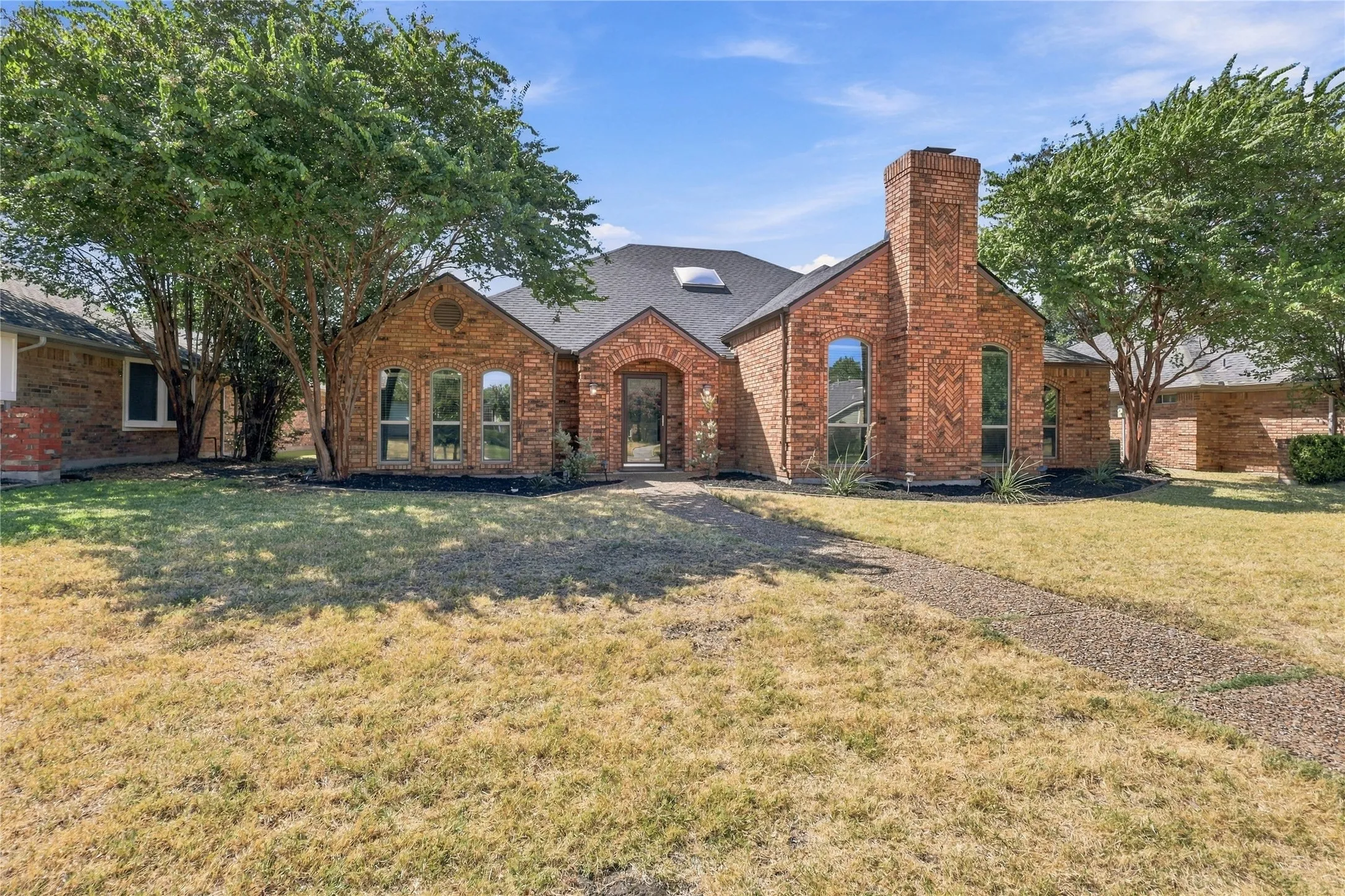Single Family Residence For Sale in Denton County , 2312 Stone Glen Lane, Carrollton, Texas 75007, 4 Bedroom, 2 Bathroom, 2 Garage spaces, 2,326 Sqft, built in 1983, mls#21374474, Real Estate Agent in Carrollton, Homes For Sale in Denton county, Homes For Sale in Carrollton, Realtor in Carrollton Texas, Real Estate Brokerage Independent Realty Texas, Luminita Cordes Realtor