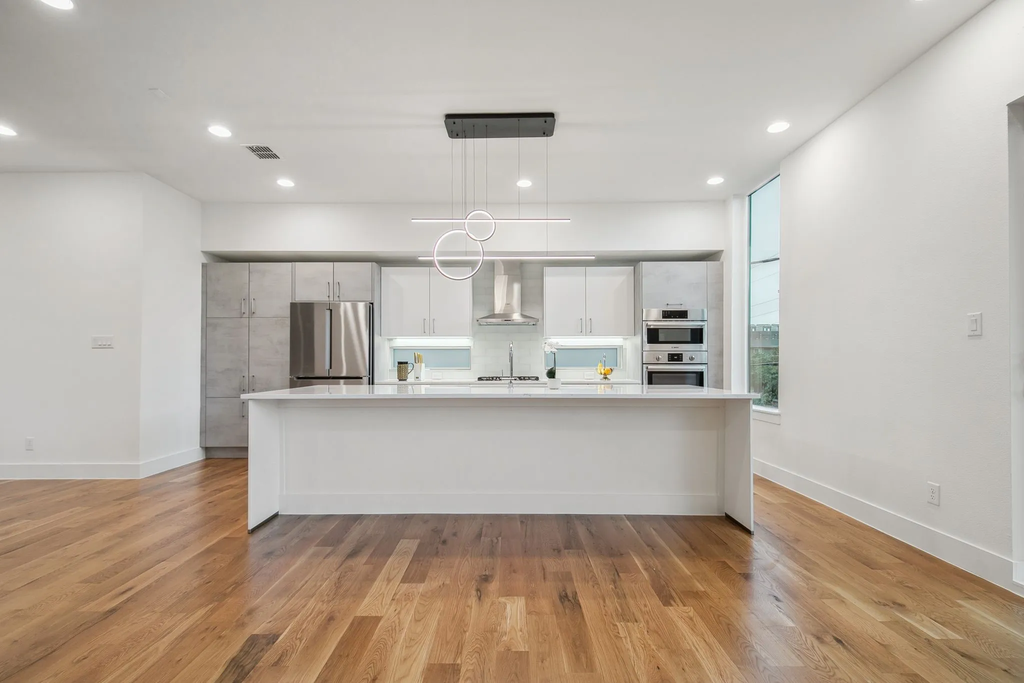 Townhouse For Rent in Dallas County , 1920 Cuyler Court, Dallas, Texas 75204, 3 Bedroom, 4 Bathroom, 2 Garage spaces, 2,242 Sqft, built in 2024, mls#21384854, Real Estate Agent in Dallas, Homes For Rent in Dallas county, Homes For Rent in Dallas, Realtor in Dallas Texas, Real Estate Brokerage Independent Realty Texas, Luminita Cordes Realtor