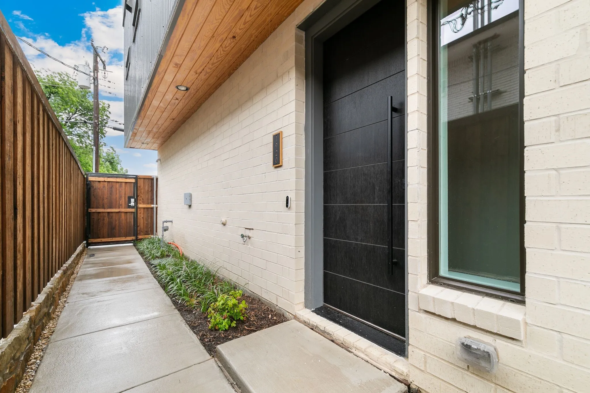 Townhouse For Rent in Dallas County , 1920 Cuyler Court, Dallas, Texas 75204, 3 Bedroom, 4 Bathroom, 2 Garage spaces, 2,242 Sqft, built in 2024, mls#21384854, Real Estate Agent in Dallas, Homes For Rent in Dallas county, Homes For Rent in Dallas, Realtor in Dallas Texas, Real Estate Brokerage Independent Realty Texas, Luminita Cordes Realtor