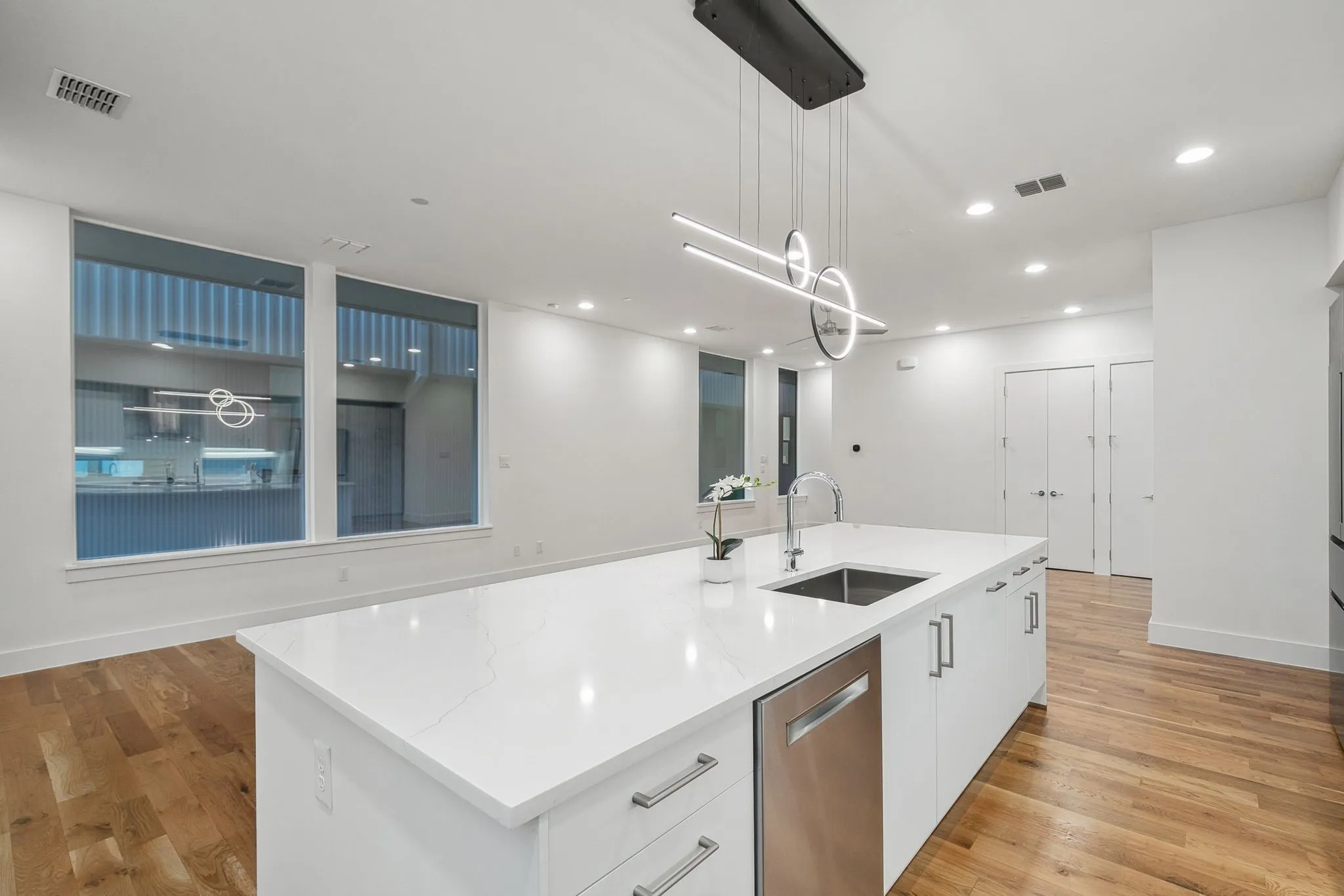 Townhouse For Rent in Dallas County , 1920 Cuyler Court, Dallas, Texas 75204, 3 Bedroom, 4 Bathroom, 2 Garage spaces, 2,242 Sqft, built in 2024, mls#21384854, Real Estate Agent in Dallas, Homes For Rent in Dallas county, Homes For Rent in Dallas, Realtor in Dallas Texas, Real Estate Brokerage Independent Realty Texas, Luminita Cordes Realtor