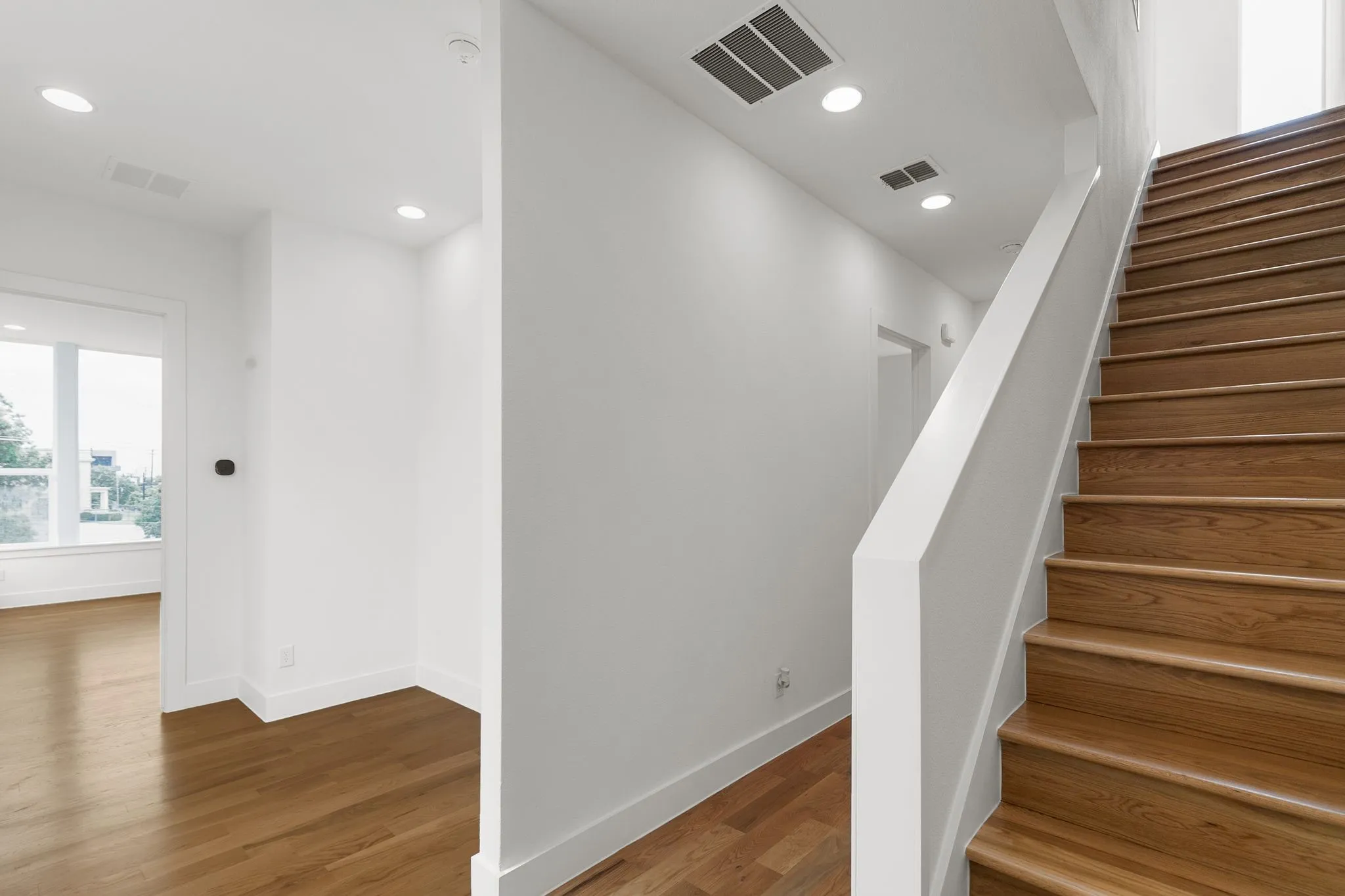 Townhouse For Rent in Dallas County , 1920 Cuyler Court, Dallas, Texas 75204, 3 Bedroom, 4 Bathroom, 2 Garage spaces, 2,242 Sqft, built in 2024, mls#21384854, Real Estate Agent in Dallas, Homes For Rent in Dallas county, Homes For Rent in Dallas, Realtor in Dallas Texas, Real Estate Brokerage Independent Realty Texas, Luminita Cordes Realtor