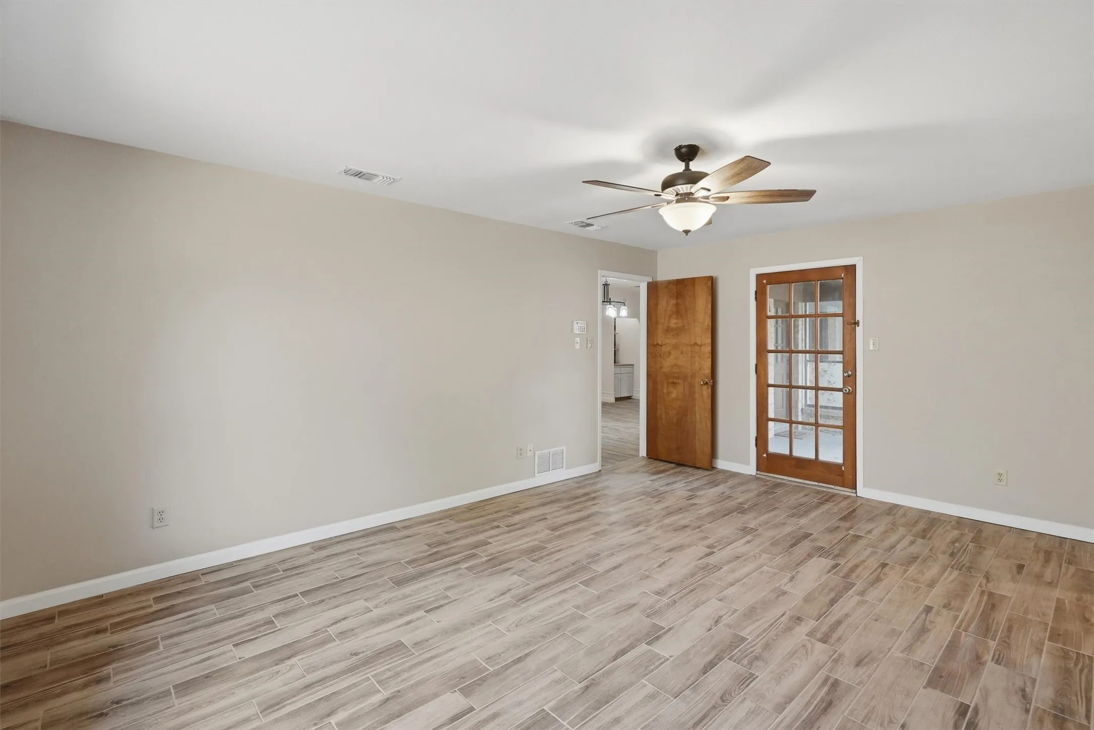 Single Family Residence For Sale in Tarrant County , 6437 Suncrest Court, North Richland Hills, Texas 76180, 3 Bedroom, 2 Bathroom, 2 Garage spaces, 2,120 Sqft, built in 1977, mls#21384347, Real Estate Agent in North Richland Hills, Homes For Sale in Tarrant county, Homes For Sale in North Richland Hills, Realtor in North Richland Hills Texas, Real Estate Brokerage Independent Realty Texas, Luminita Cordes Realtor