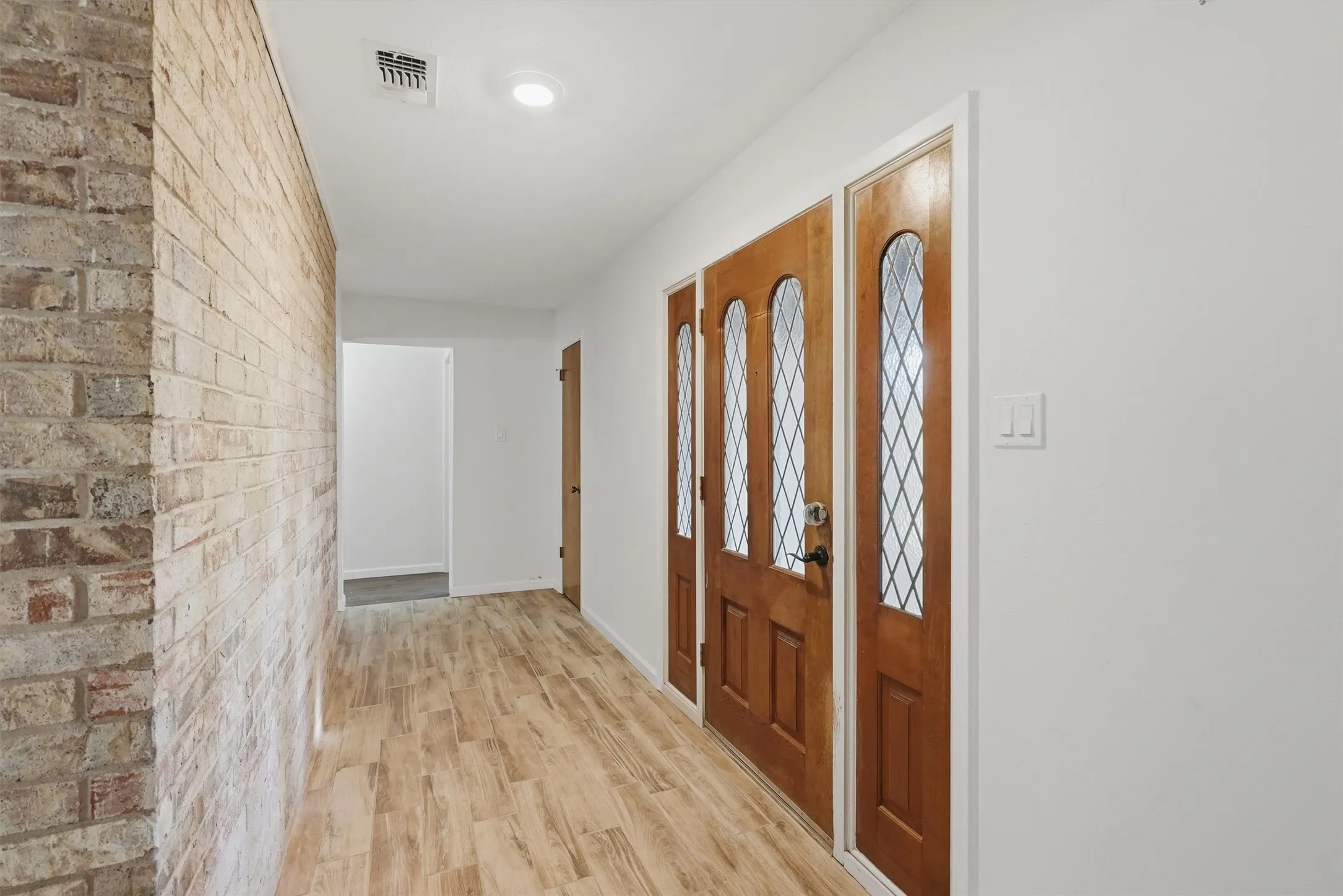 Single Family Residence For Sale in Tarrant County , 6437 Suncrest Court, North Richland Hills, Texas 76180, 3 Bedroom, 2 Bathroom, 2 Garage spaces, 2,120 Sqft, built in 1977, mls#21384347, Real Estate Agent in North Richland Hills, Homes For Sale in Tarrant county, Homes For Sale in North Richland Hills, Realtor in North Richland Hills Texas, Real Estate Brokerage Independent Realty Texas, Luminita Cordes Realtor