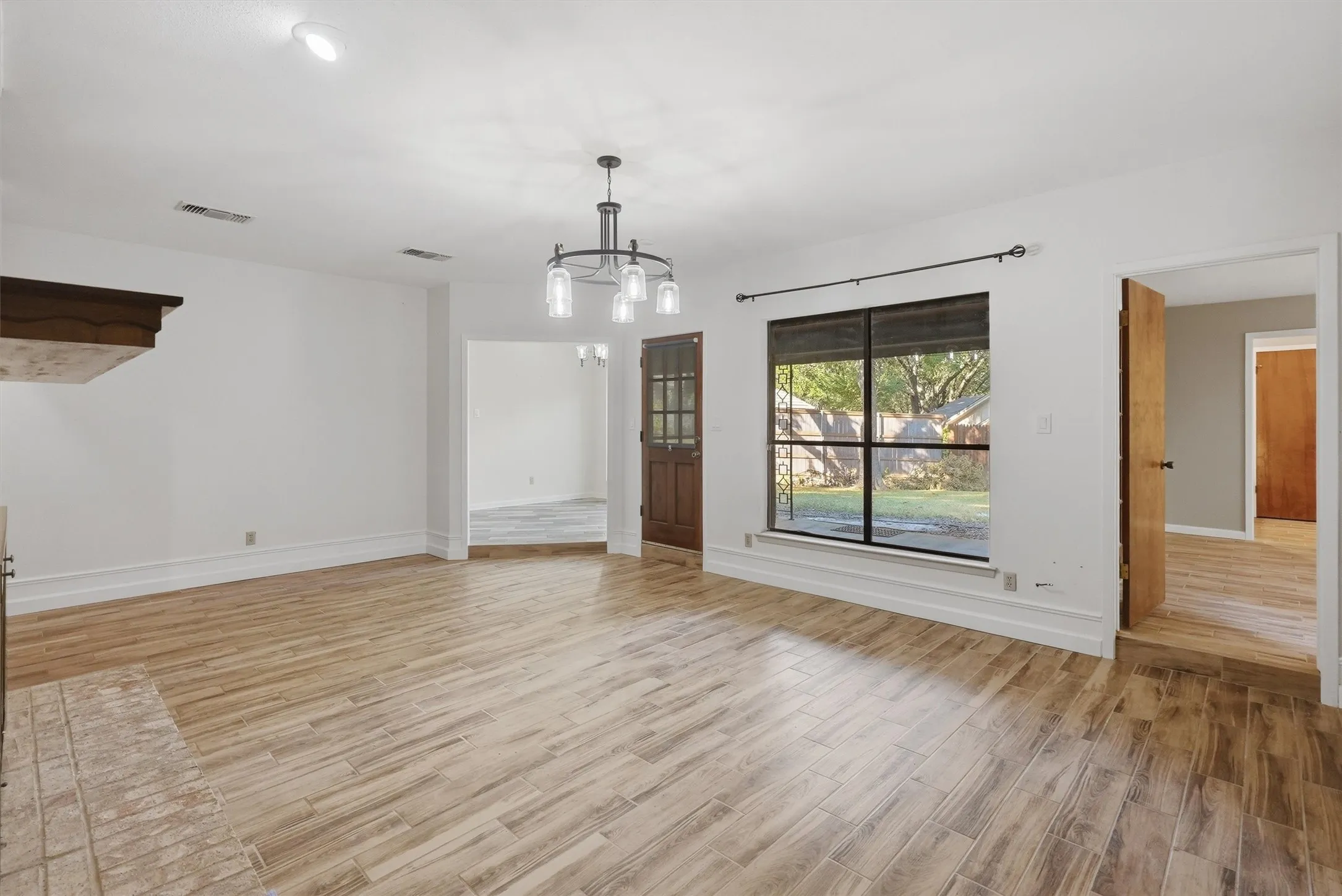 Single Family Residence For Sale in Tarrant County , 6437 Suncrest Court, North Richland Hills, Texas 76180, 3 Bedroom, 2 Bathroom, 2 Garage spaces, 2,120 Sqft, built in 1977, mls#21384347, Real Estate Agent in North Richland Hills, Homes For Sale in Tarrant county, Homes For Sale in North Richland Hills, Realtor in North Richland Hills Texas, Real Estate Brokerage Independent Realty Texas, Luminita Cordes Realtor