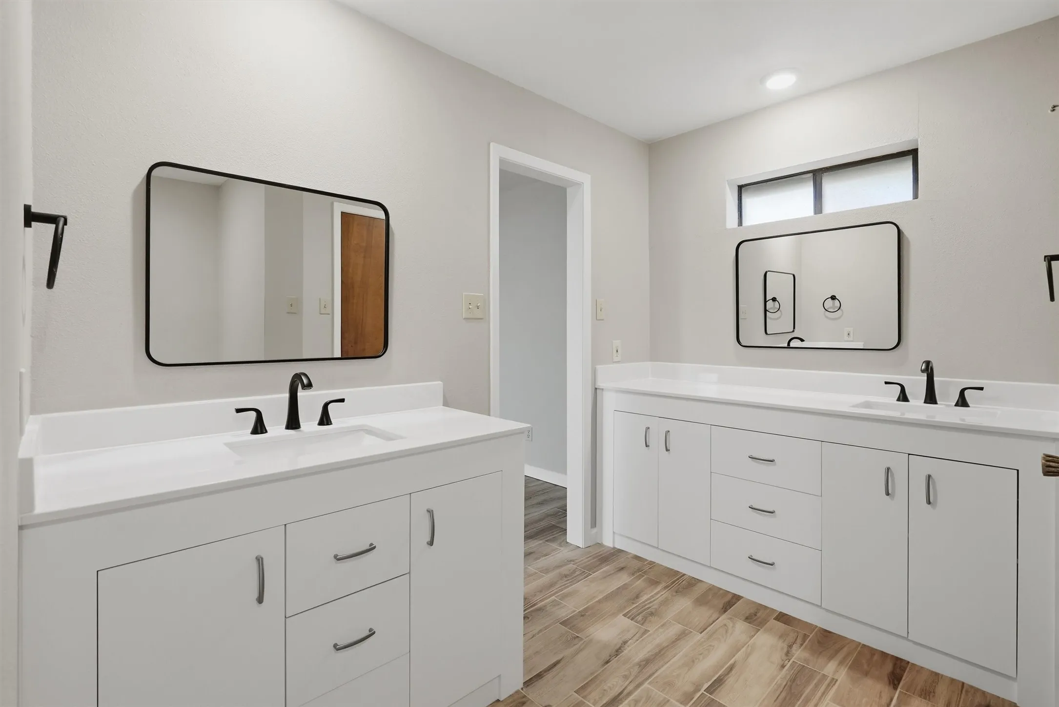 Single Family Residence For Sale in Tarrant County , 6437 Suncrest Court, North Richland Hills, Texas 76180, 3 Bedroom, 2 Bathroom, 2 Garage spaces, 2,120 Sqft, built in 1977, mls#21384347, Real Estate Agent in North Richland Hills, Homes For Sale in Tarrant county, Homes For Sale in North Richland Hills, Realtor in North Richland Hills Texas, Real Estate Brokerage Independent Realty Texas, Luminita Cordes Realtor