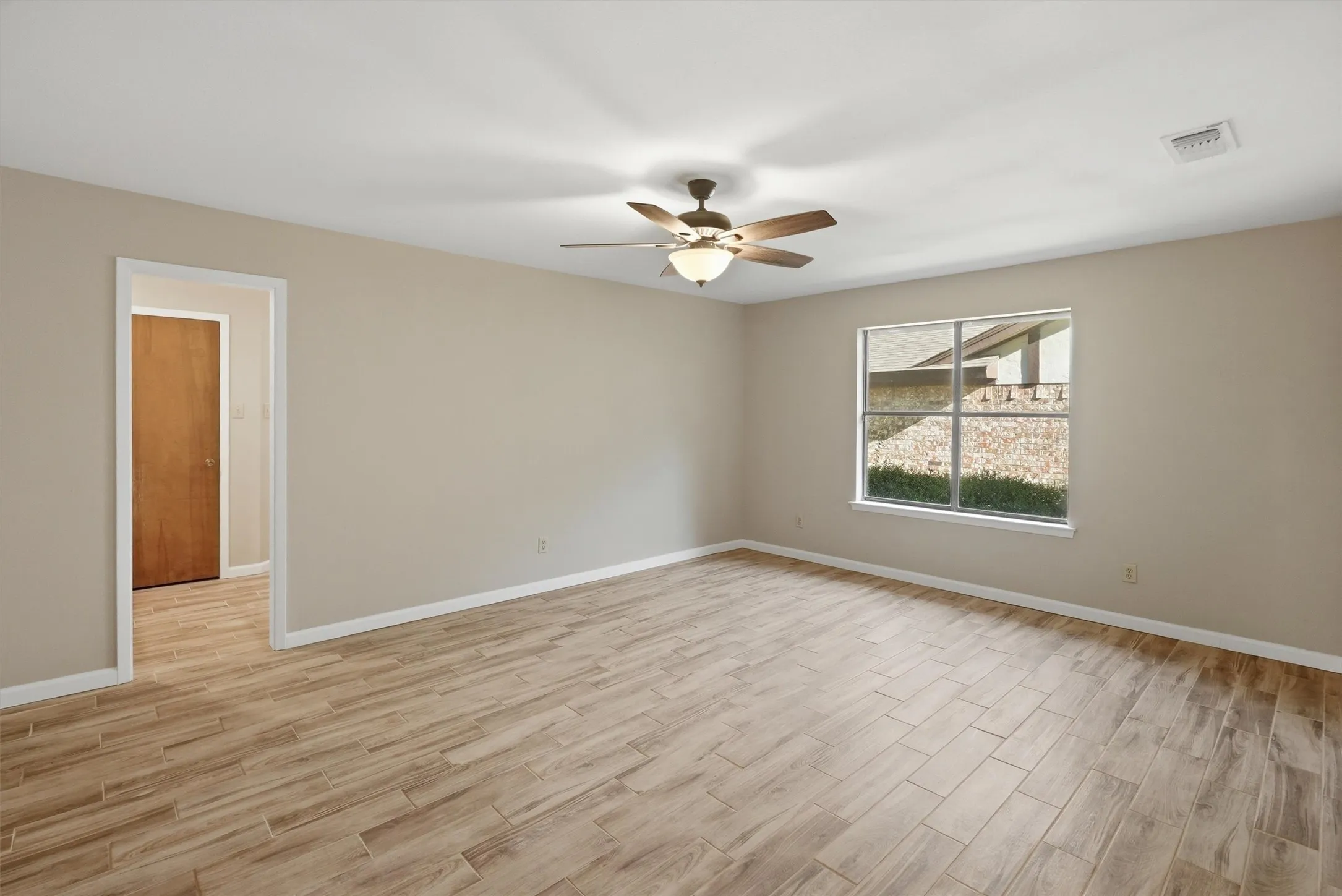 Single Family Residence For Sale in Tarrant County , 6437 Suncrest Court, North Richland Hills, Texas 76180, 3 Bedroom, 2 Bathroom, 2 Garage spaces, 2,120 Sqft, built in 1977, mls#21384347, Real Estate Agent in North Richland Hills, Homes For Sale in Tarrant county, Homes For Sale in North Richland Hills, Realtor in North Richland Hills Texas, Real Estate Brokerage Independent Realty Texas, Luminita Cordes Realtor