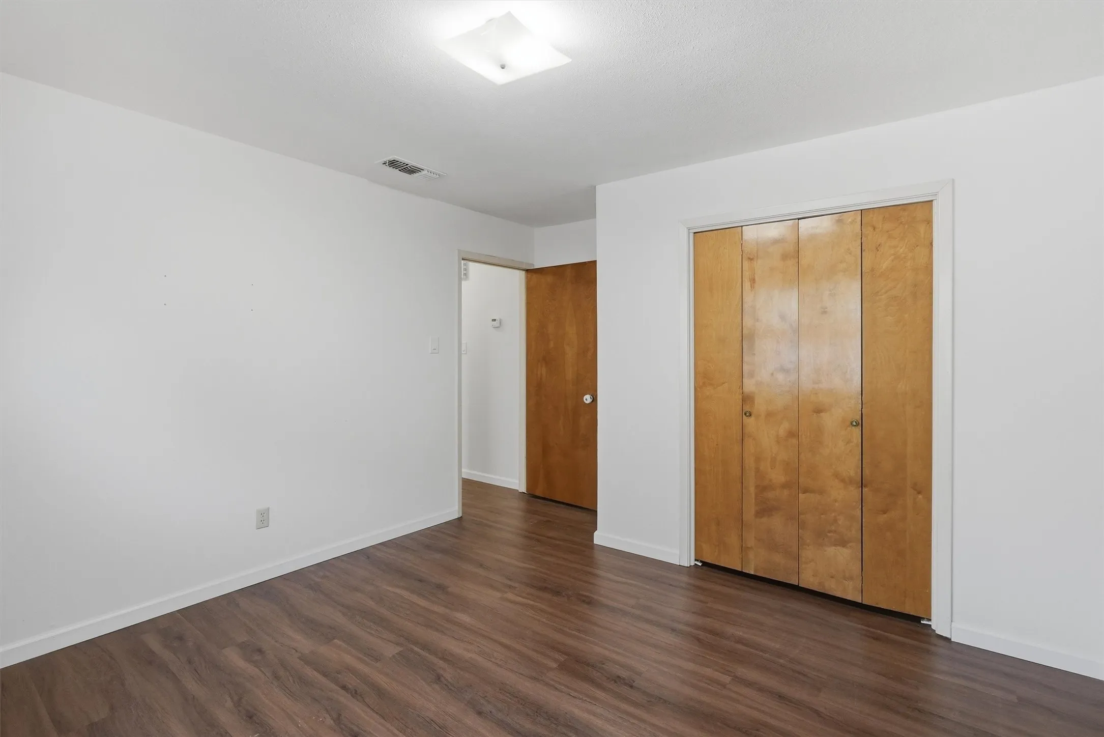Single Family Residence For Sale in Tarrant County , 6437 Suncrest Court, North Richland Hills, Texas 76180, 3 Bedroom, 2 Bathroom, 2 Garage spaces, 2,120 Sqft, built in 1977, mls#21384347, Real Estate Agent in North Richland Hills, Homes For Sale in Tarrant county, Homes For Sale in North Richland Hills, Realtor in North Richland Hills Texas, Real Estate Brokerage Independent Realty Texas, Luminita Cordes Realtor
