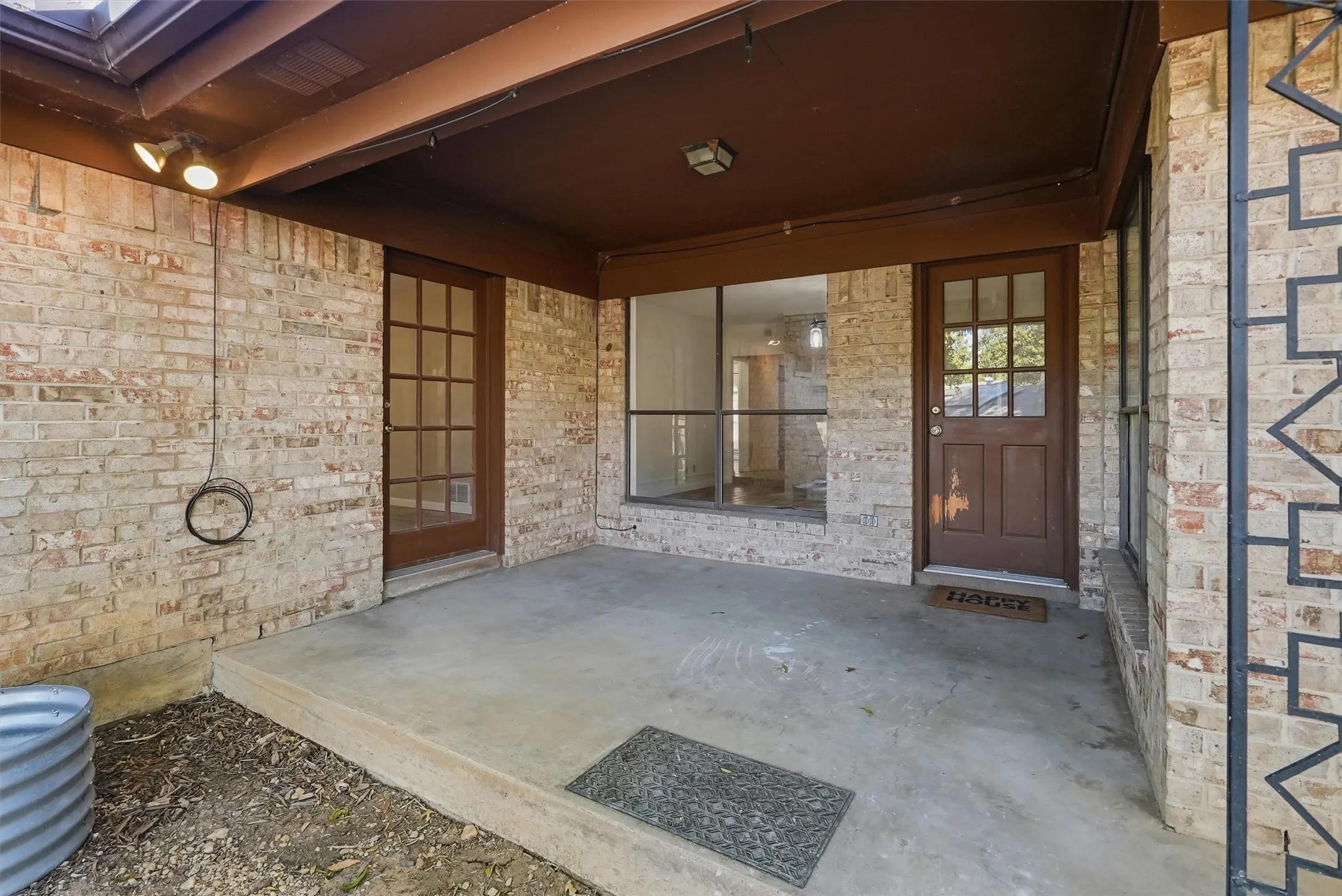 Single Family Residence For Sale in Tarrant County , 6437 Suncrest Court, North Richland Hills, Texas 76180, 3 Bedroom, 2 Bathroom, 2 Garage spaces, 2,120 Sqft, built in 1977, mls#21384347, Real Estate Agent in North Richland Hills, Homes For Sale in Tarrant county, Homes For Sale in North Richland Hills, Realtor in North Richland Hills Texas, Real Estate Brokerage Independent Realty Texas, Luminita Cordes Realtor