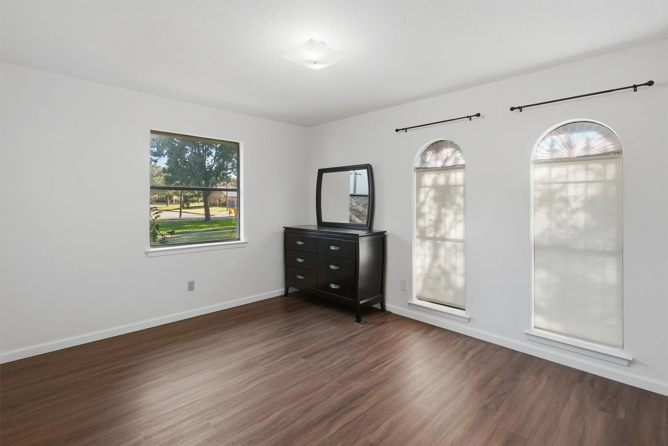 Single Family Residence For Sale in Tarrant County , 6437 Suncrest Court, North Richland Hills, Texas 76180, 3 Bedroom, 2 Bathroom, 2 Garage spaces, 2,120 Sqft, built in 1977, mls#21384347, Real Estate Agent in North Richland Hills, Homes For Sale in Tarrant county, Homes For Sale in North Richland Hills, Realtor in North Richland Hills Texas, Real Estate Brokerage Independent Realty Texas, Luminita Cordes Realtor