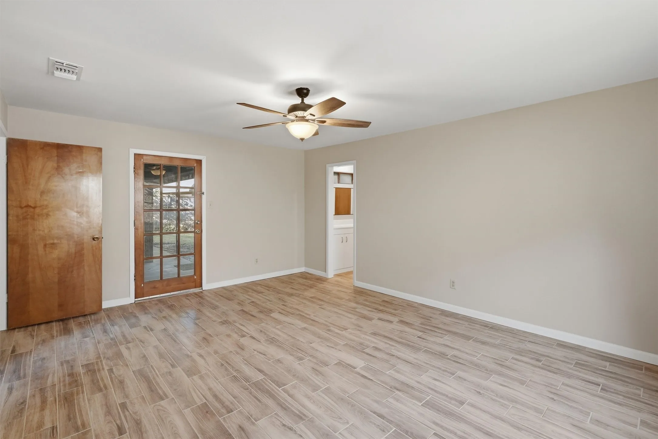 Single Family Residence For Sale in Tarrant County , 6437 Suncrest Court, North Richland Hills, Texas 76180, 3 Bedroom, 2 Bathroom, 2 Garage spaces, 2,120 Sqft, built in 1977, mls#21384347, Real Estate Agent in North Richland Hills, Homes For Sale in Tarrant county, Homes For Sale in North Richland Hills, Realtor in North Richland Hills Texas, Real Estate Brokerage Independent Realty Texas, Luminita Cordes Realtor
