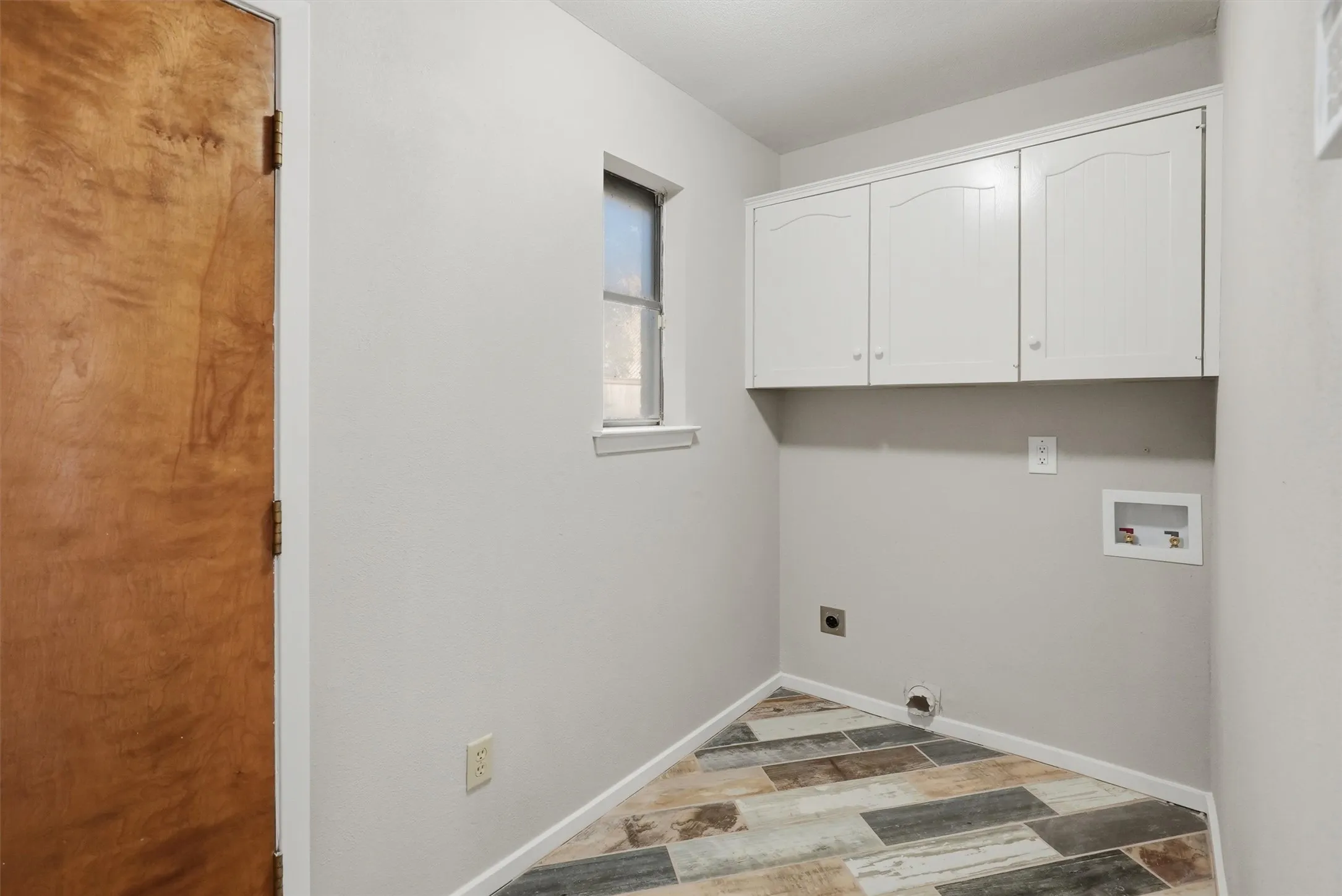 Single Family Residence For Sale in Tarrant County , 6437 Suncrest Court, North Richland Hills, Texas 76180, 3 Bedroom, 2 Bathroom, 2 Garage spaces, 2,120 Sqft, built in 1977, mls#21384347, Real Estate Agent in North Richland Hills, Homes For Sale in Tarrant county, Homes For Sale in North Richland Hills, Realtor in North Richland Hills Texas, Real Estate Brokerage Independent Realty Texas, Luminita Cordes Realtor