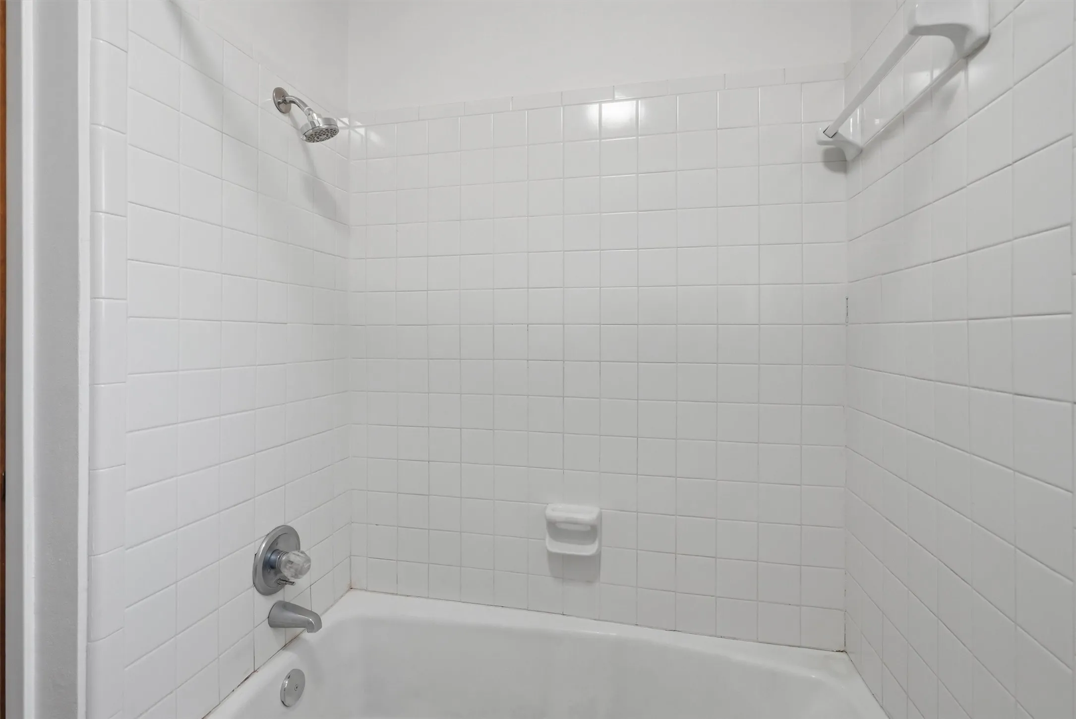 Single Family Residence For Sale in Tarrant County , 6437 Suncrest Court, North Richland Hills, Texas 76180, 3 Bedroom, 2 Bathroom, 2 Garage spaces, 2,120 Sqft, built in 1977, mls#21384347, Real Estate Agent in North Richland Hills, Homes For Sale in Tarrant county, Homes For Sale in North Richland Hills, Realtor in North Richland Hills Texas, Real Estate Brokerage Independent Realty Texas, Luminita Cordes Realtor