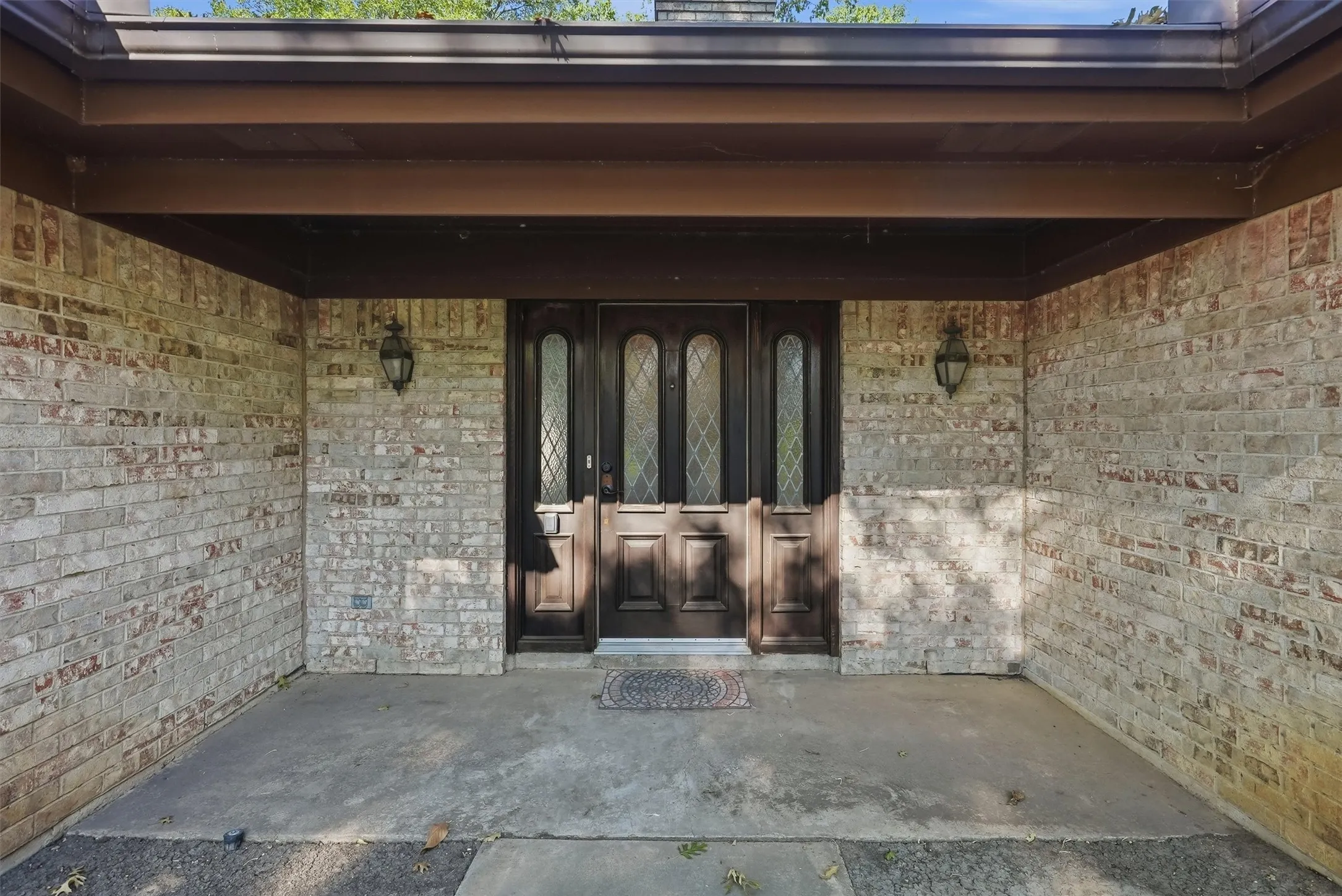 Single Family Residence For Sale in Tarrant County , 6437 Suncrest Court, North Richland Hills, Texas 76180, 3 Bedroom, 2 Bathroom, 2 Garage spaces, 2,120 Sqft, built in 1977, mls#21384347, Real Estate Agent in North Richland Hills, Homes For Sale in Tarrant county, Homes For Sale in North Richland Hills, Realtor in North Richland Hills Texas, Real Estate Brokerage Independent Realty Texas, Luminita Cordes Realtor