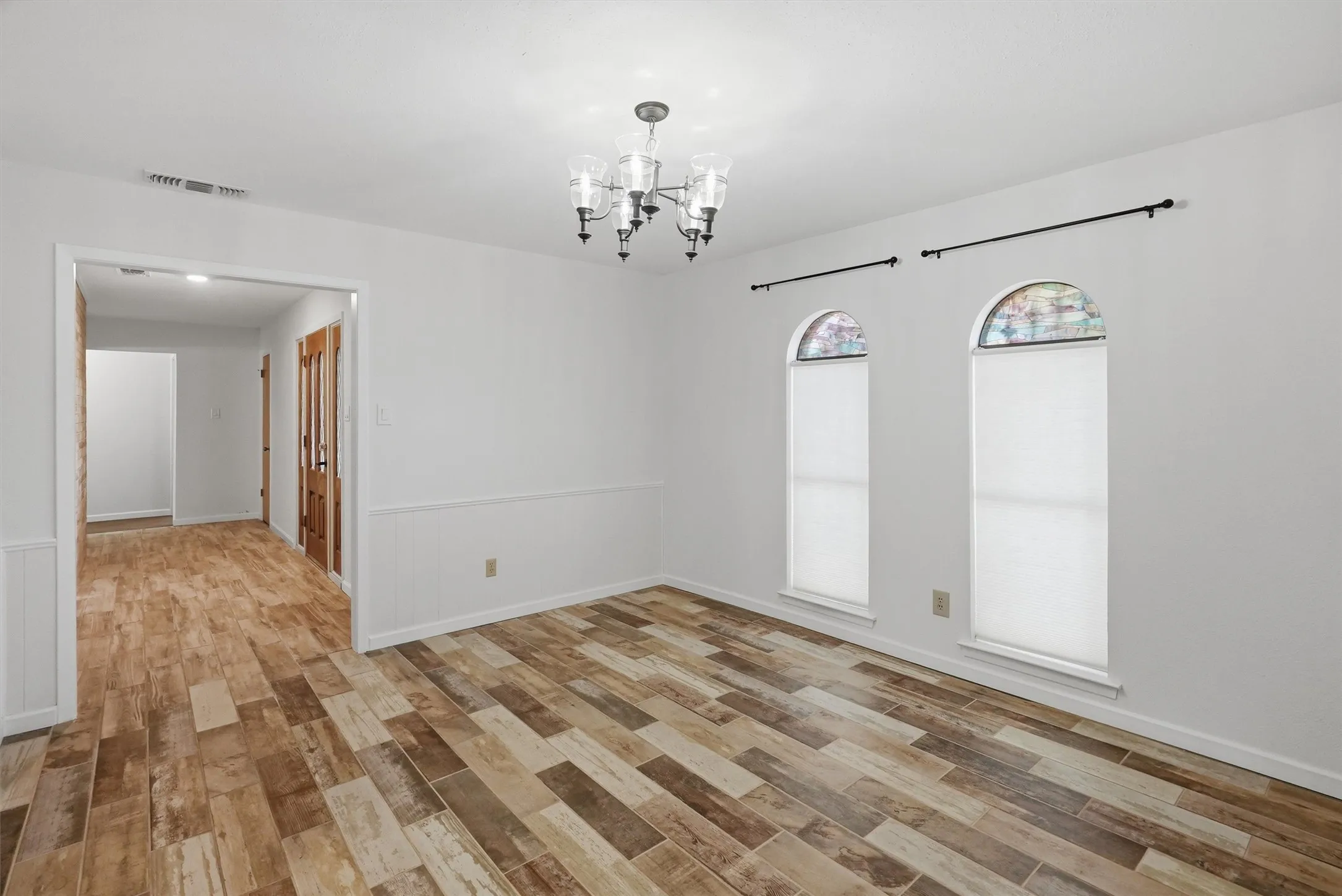 Single Family Residence For Sale in Tarrant County , 6437 Suncrest Court, North Richland Hills, Texas 76180, 3 Bedroom, 2 Bathroom, 2 Garage spaces, 2,120 Sqft, built in 1977, mls#21384347, Real Estate Agent in North Richland Hills, Homes For Sale in Tarrant county, Homes For Sale in North Richland Hills, Realtor in North Richland Hills Texas, Real Estate Brokerage Independent Realty Texas, Luminita Cordes Realtor