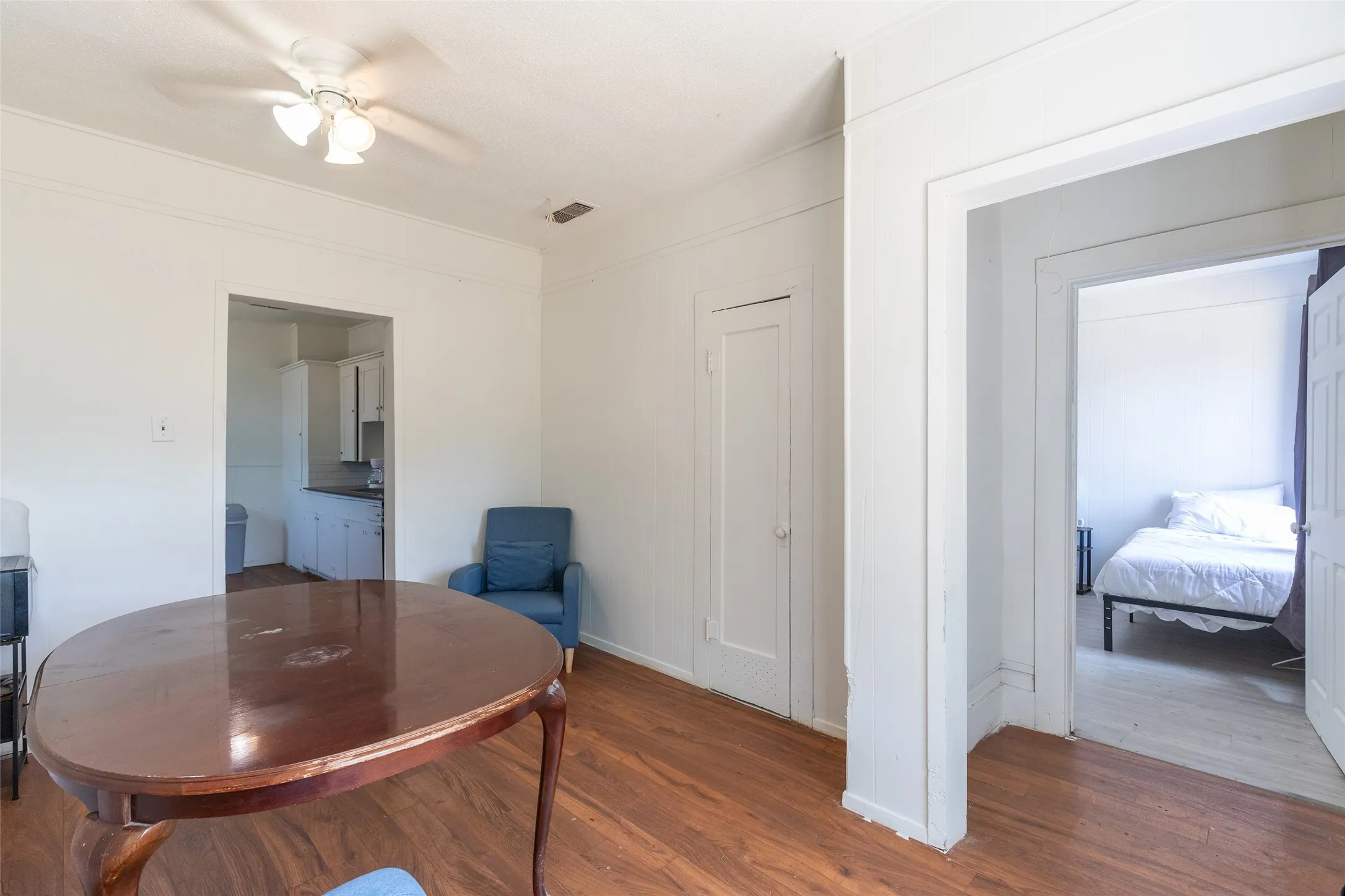 Single Family Residence For Rent in Taylor County , 1833 N 7th Street, Abilene, Texas 79603, 3 Bedroom, 2 Bathroom, Garage spaces, 1,516 Sqft, built in 1942, mls#21384859, Real Estate Agent in Abilene, Homes For Rent in Taylor county, Homes For Rent in Abilene, Realtor in Abilene Texas, Real Estate Brokerage Independent Realty Texas, Luminita Cordes Realtor