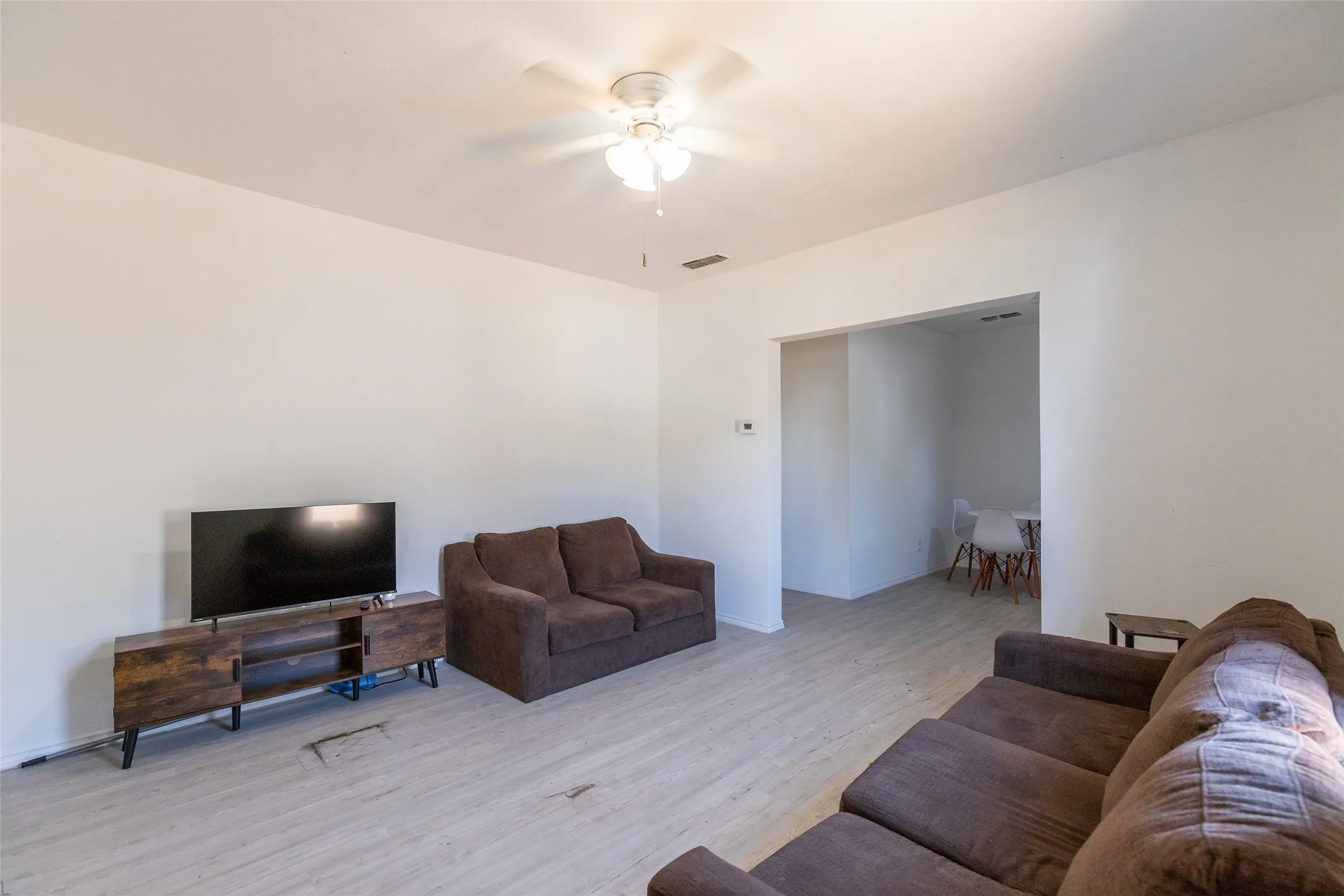 Single Family Residence For Rent in Taylor County , 1833 N 7th Street, Abilene, Texas 79603, 3 Bedroom, 2 Bathroom, Garage spaces, 1,516 Sqft, built in 1942, mls#21384859, Real Estate Agent in Abilene, Homes For Rent in Taylor county, Homes For Rent in Abilene, Realtor in Abilene Texas, Real Estate Brokerage Independent Realty Texas, Luminita Cordes Realtor