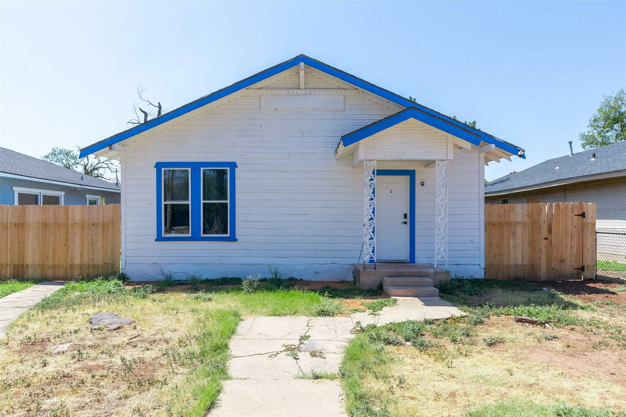 Single Family Residence For Rent in Taylor County , 1833 N 7th Street, Abilene, Texas 79603, 3 Bedroom, 2 Bathroom, Garage spaces, 1,516 Sqft, built in 1942, mls#21384859, Real Estate Agent in Abilene, Homes For Rent in Taylor county, Homes For Rent in Abilene, Realtor in Abilene Texas, Real Estate Brokerage Independent Realty Texas, Luminita Cordes Realtor