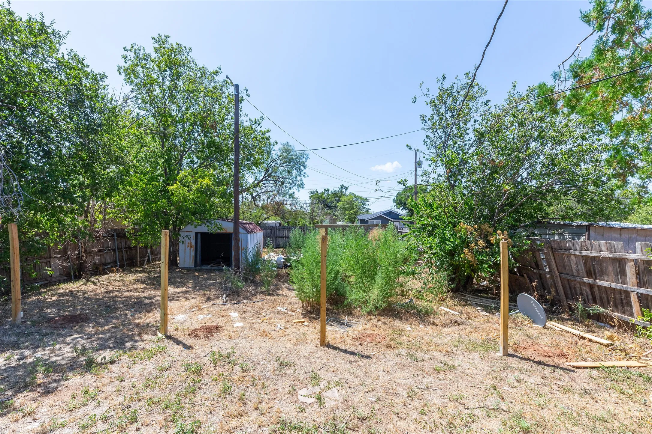Single Family Residence For Rent in Taylor County , 1833 N 7th Street, Abilene, Texas 79603, 3 Bedroom, 2 Bathroom, Garage spaces, 1,516 Sqft, built in 1942, mls#21384859, Real Estate Agent in Abilene, Homes For Rent in Taylor county, Homes For Rent in Abilene, Realtor in Abilene Texas, Real Estate Brokerage Independent Realty Texas, Luminita Cordes Realtor