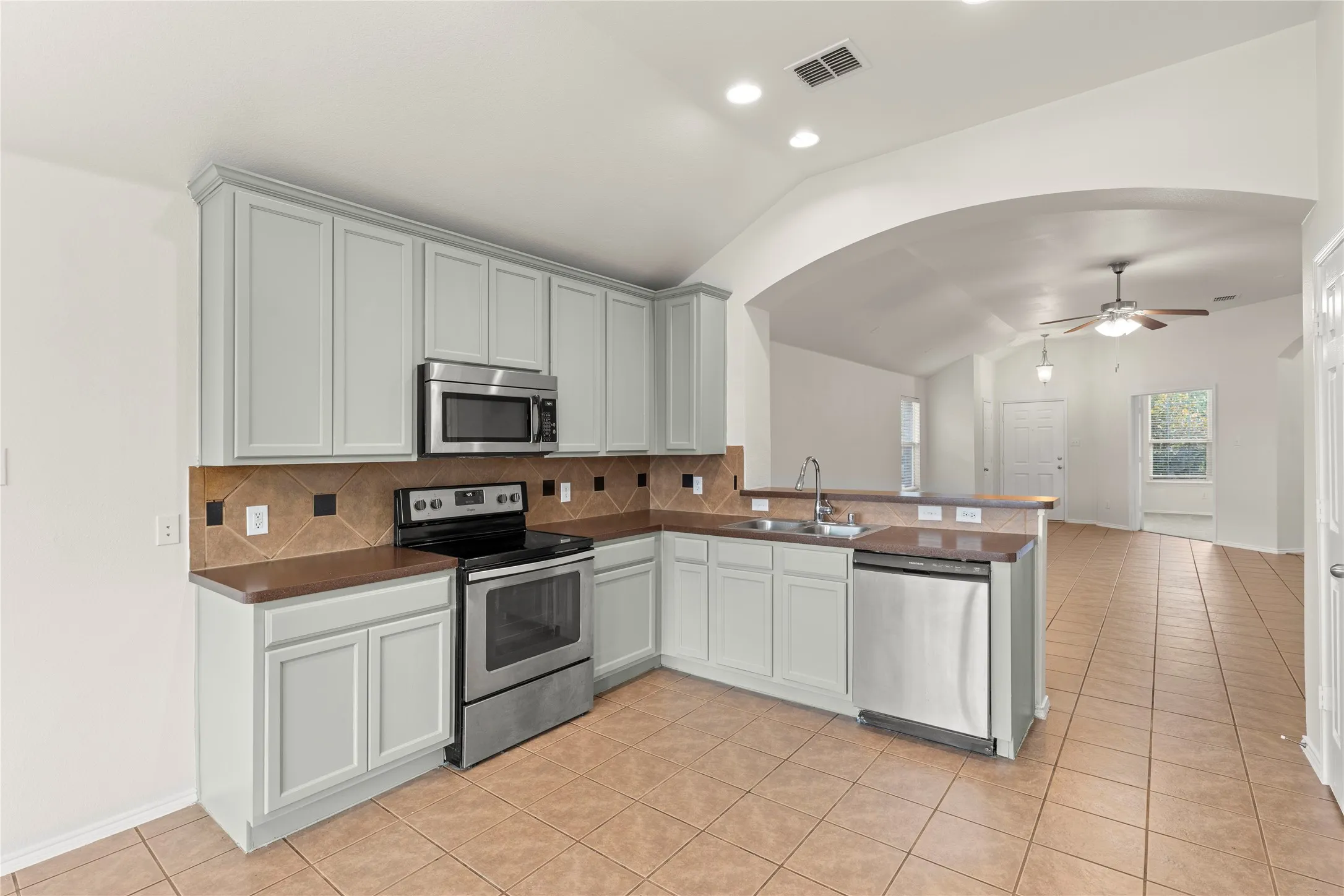 Single Family Residence For Sale in Kaufman County , 1115 Mule Deer Road, Forney, Texas 75126, 4 Bedroom, 2 Bathroom, 2 Garage spaces, 1,852 Sqft, built in 2006, mls#21384860, Real Estate Agent in Forney, Homes For Sale in Kaufman county, Homes For Sale in Forney, Realtor in Forney Texas, Real Estate Brokerage Independent Realty Texas, Luminita Cordes Realtor