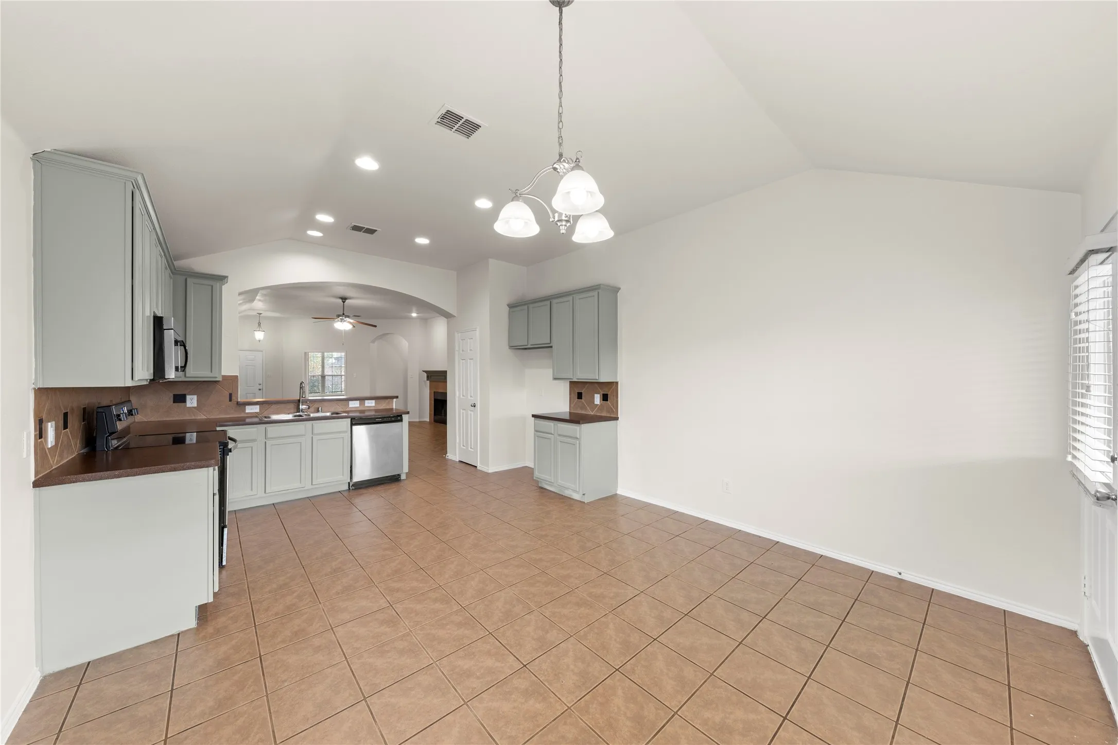 Single Family Residence For Sale in Kaufman County , 1115 Mule Deer Road, Forney, Texas 75126, 4 Bedroom, 2 Bathroom, 2 Garage spaces, 1,852 Sqft, built in 2006, mls#21384860, Real Estate Agent in Forney, Homes For Sale in Kaufman county, Homes For Sale in Forney, Realtor in Forney Texas, Real Estate Brokerage Independent Realty Texas, Luminita Cordes Realtor