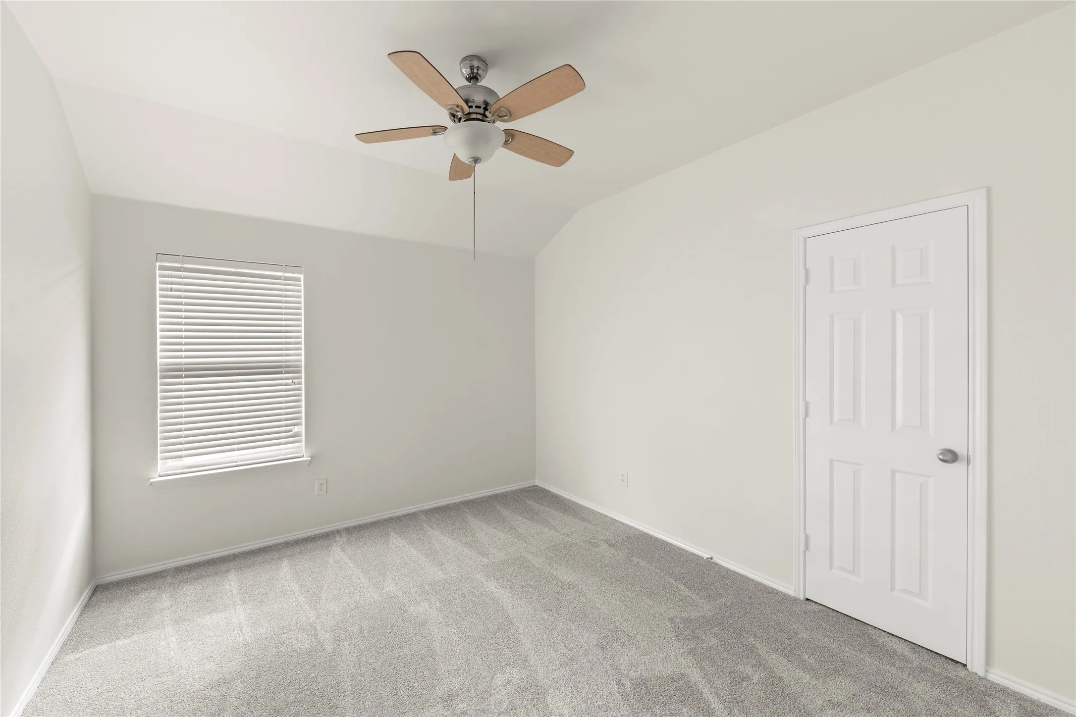 Single Family Residence For Sale in Kaufman County , 1115 Mule Deer Road, Forney, Texas 75126, 4 Bedroom, 2 Bathroom, 2 Garage spaces, 1,852 Sqft, built in 2006, mls#21384860, Real Estate Agent in Forney, Homes For Sale in Kaufman county, Homes For Sale in Forney, Realtor in Forney Texas, Real Estate Brokerage Independent Realty Texas, Luminita Cordes Realtor