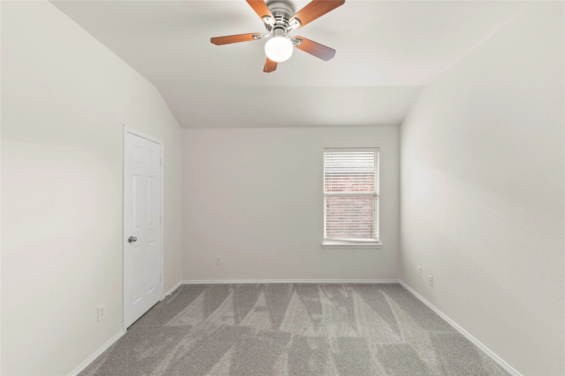 Single Family Residence For Sale in Kaufman County , 1115 Mule Deer Road, Forney, Texas 75126, 4 Bedroom, 2 Bathroom, 2 Garage spaces, 1,852 Sqft, built in 2006, mls#21384860, Real Estate Agent in Forney, Homes For Sale in Kaufman county, Homes For Sale in Forney, Realtor in Forney Texas, Real Estate Brokerage Independent Realty Texas, Luminita Cordes Realtor