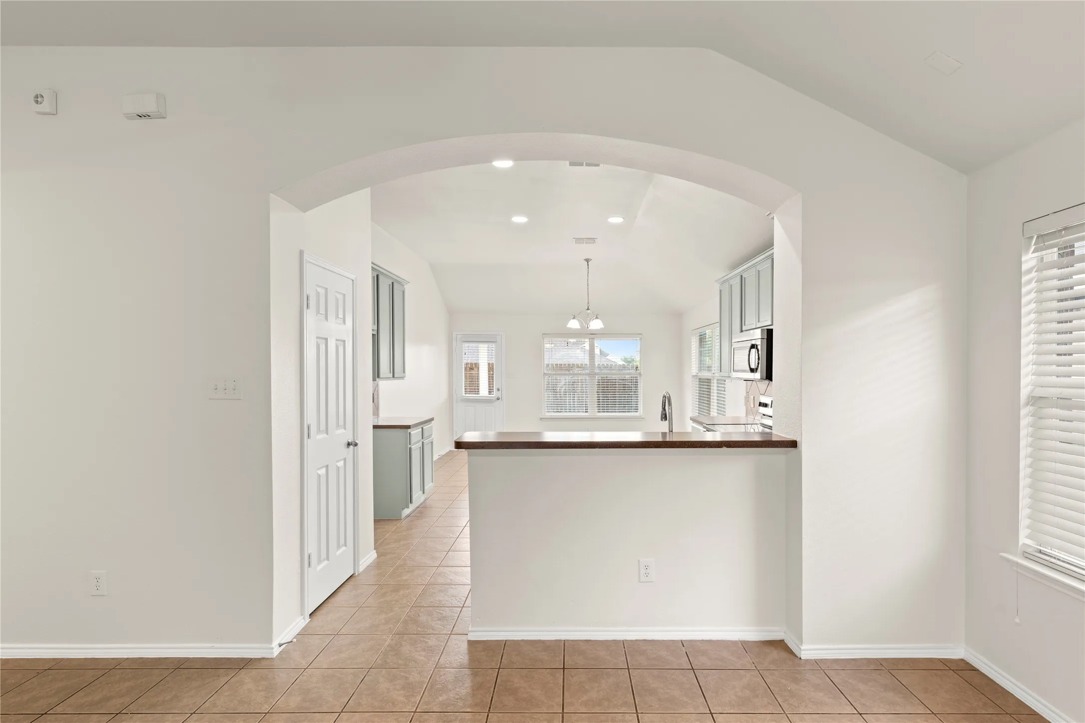 Single Family Residence For Sale in Kaufman County , 1115 Mule Deer Road, Forney, Texas 75126, 4 Bedroom, 2 Bathroom, 2 Garage spaces, 1,852 Sqft, built in 2006, mls#21384860, Real Estate Agent in Forney, Homes For Sale in Kaufman county, Homes For Sale in Forney, Realtor in Forney Texas, Real Estate Brokerage Independent Realty Texas, Luminita Cordes Realtor
