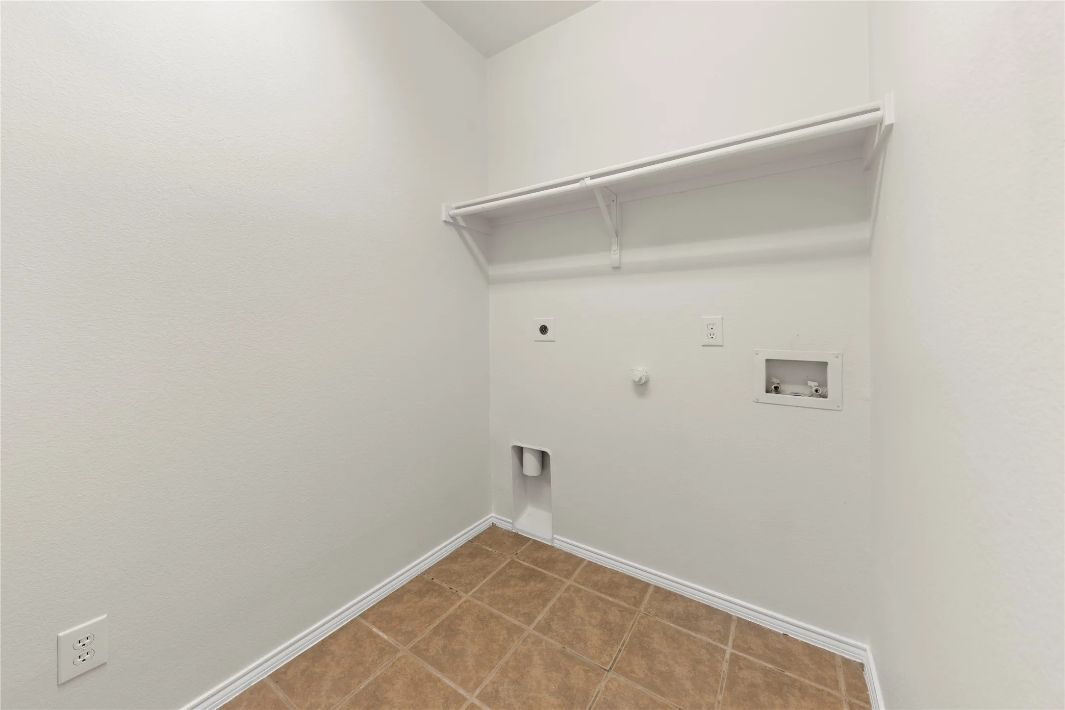 Single Family Residence For Sale in Kaufman County , 1115 Mule Deer Road, Forney, Texas 75126, 4 Bedroom, 2 Bathroom, 2 Garage spaces, 1,852 Sqft, built in 2006, mls#21384860, Real Estate Agent in Forney, Homes For Sale in Kaufman county, Homes For Sale in Forney, Realtor in Forney Texas, Real Estate Brokerage Independent Realty Texas, Luminita Cordes Realtor