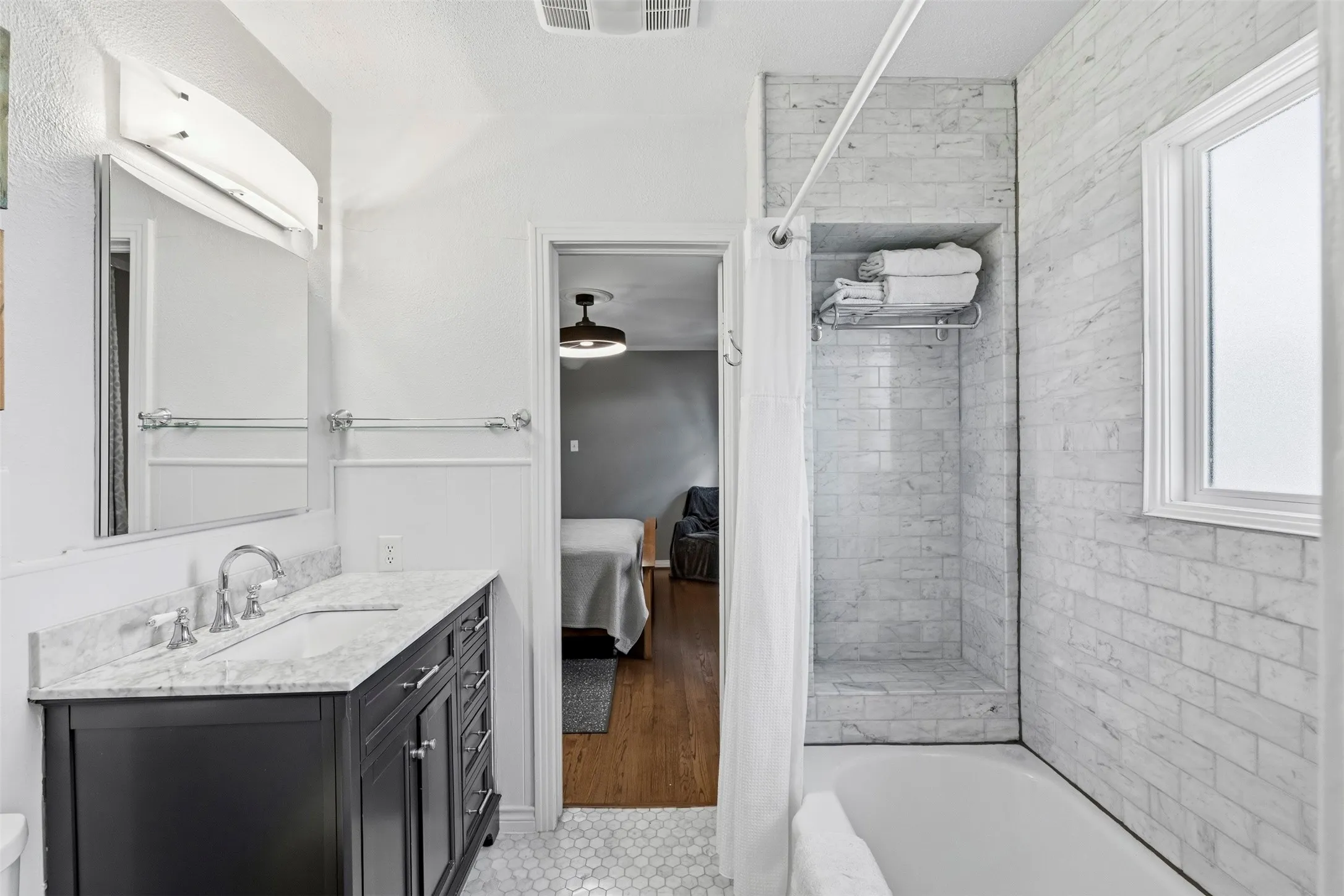 Single Family Residence For Sale in Dallas County , 1715 Lansford Avenue, Dallas, Texas 75224, 3 Bedroom, 2 Bathroom, 1 Garage spaces, 1,459 Sqft, built in 1947, mls#21383585, Real Estate Agent in Dallas, Homes For Sale in Dallas county, Homes For Sale in Dallas, Realtor in Dallas Texas, Real Estate Brokerage Independent Realty Texas, Luminita Cordes Realtor