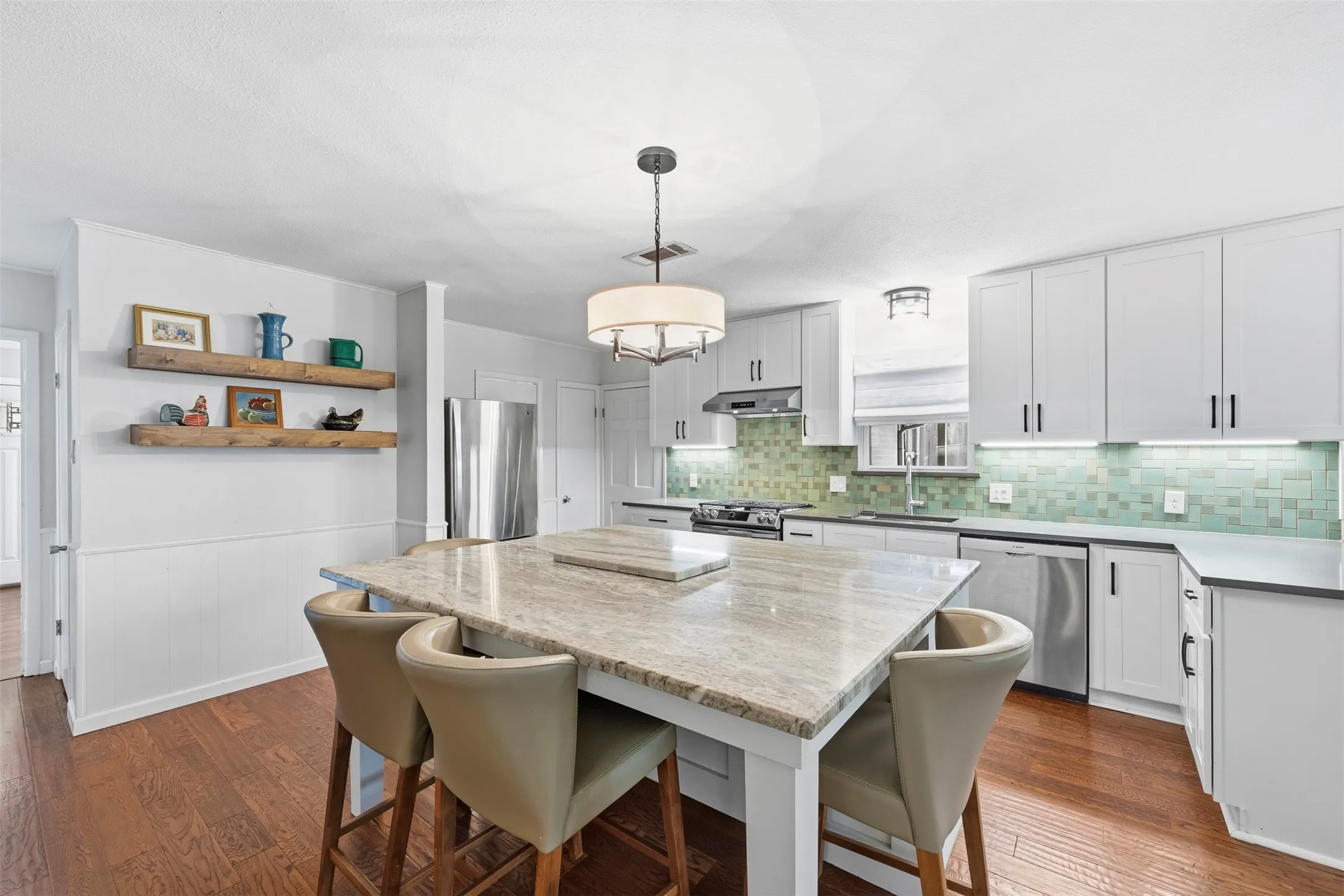 Single Family Residence For Sale in Dallas County , 1715 Lansford Avenue, Dallas, Texas 75224, 3 Bedroom, 2 Bathroom, 1 Garage spaces, 1,459 Sqft, built in 1947, mls#21383585, Real Estate Agent in Dallas, Homes For Sale in Dallas county, Homes For Sale in Dallas, Realtor in Dallas Texas, Real Estate Brokerage Independent Realty Texas, Luminita Cordes Realtor