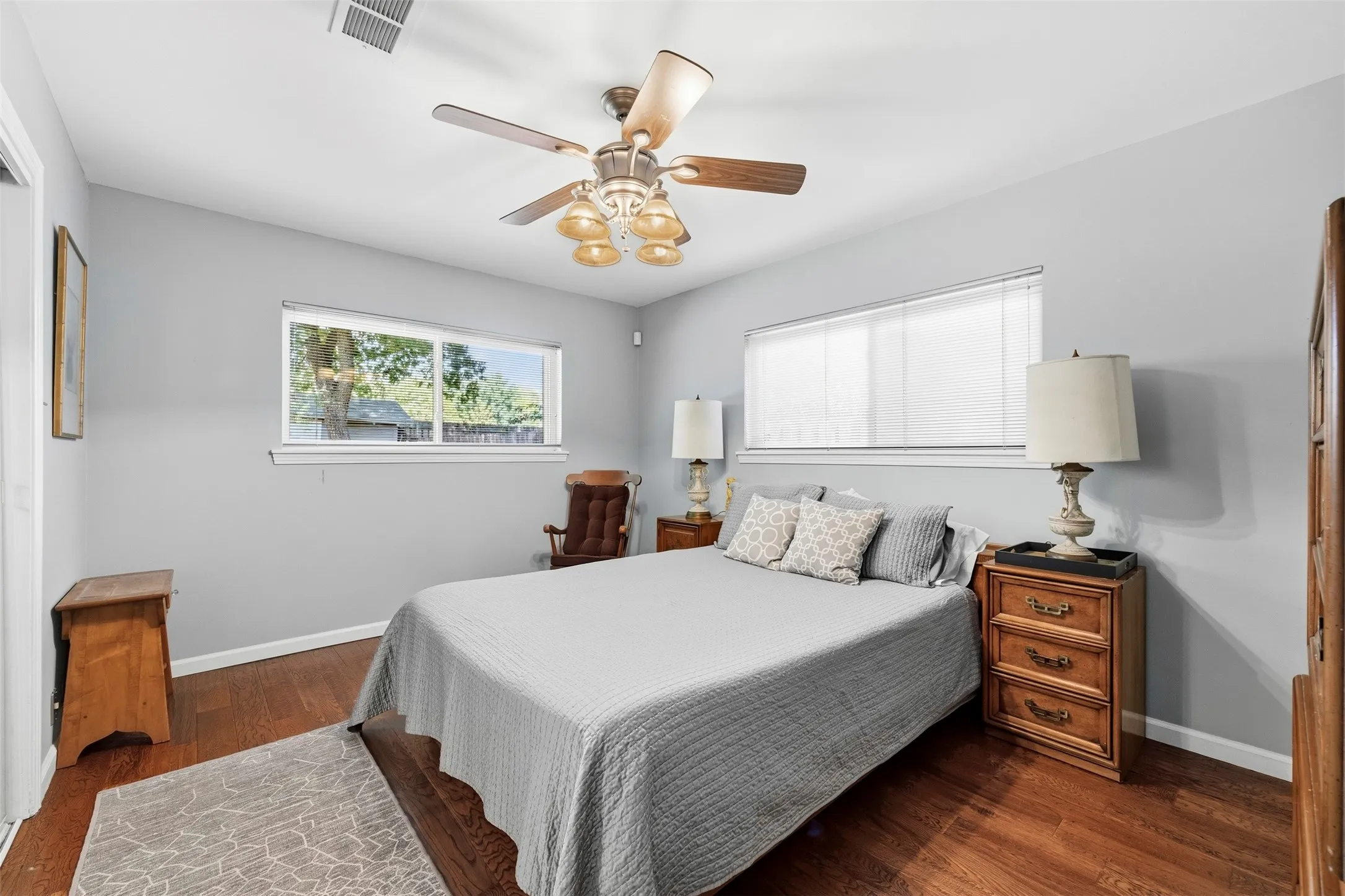 Single Family Residence For Sale in Dallas County , 1715 Lansford Avenue, Dallas, Texas 75224, 3 Bedroom, 2 Bathroom, 1 Garage spaces, 1,459 Sqft, built in 1947, mls#21383585, Real Estate Agent in Dallas, Homes For Sale in Dallas county, Homes For Sale in Dallas, Realtor in Dallas Texas, Real Estate Brokerage Independent Realty Texas, Luminita Cordes Realtor