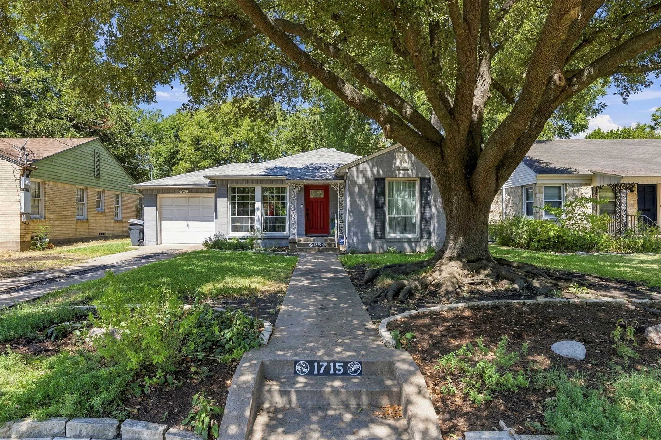 Single Family Residence For Sale in Dallas County , 1715 Lansford Avenue, Dallas, Texas 75224, 3 Bedroom, 2 Bathroom, 1 Garage spaces, 1,459 Sqft, built in 1947, mls#21383585, Real Estate Agent in Dallas, Homes For Sale in Dallas county, Homes For Sale in Dallas, Realtor in Dallas Texas, Real Estate Brokerage Independent Realty Texas, Luminita Cordes Realtor