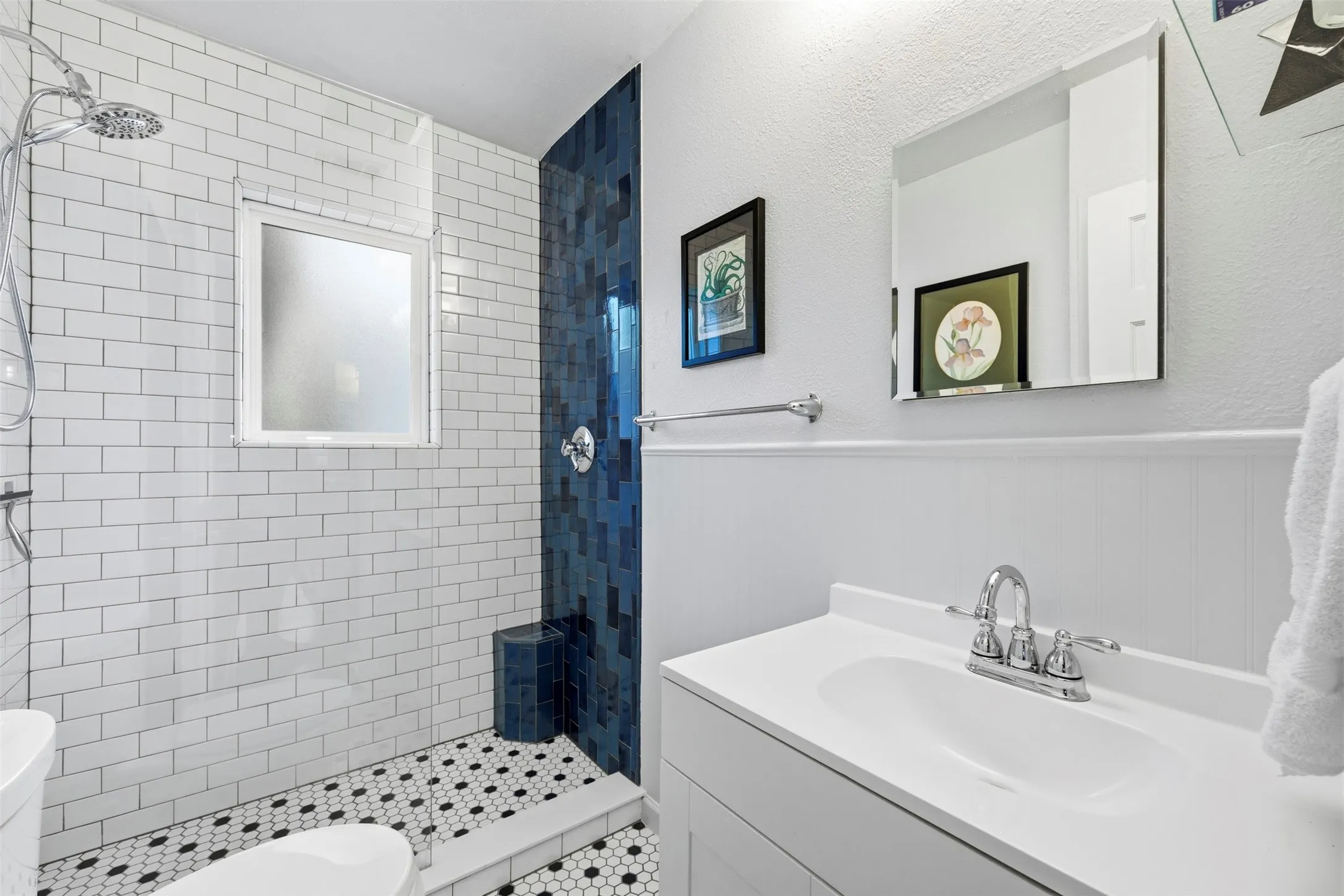 Single Family Residence For Sale in Dallas County , 1715 Lansford Avenue, Dallas, Texas 75224, 3 Bedroom, 2 Bathroom, 1 Garage spaces, 1,459 Sqft, built in 1947, mls#21383585, Real Estate Agent in Dallas, Homes For Sale in Dallas county, Homes For Sale in Dallas, Realtor in Dallas Texas, Real Estate Brokerage Independent Realty Texas, Luminita Cordes Realtor