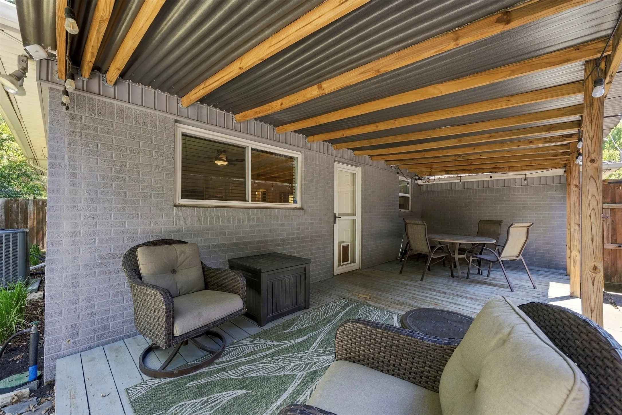 Single Family Residence For Sale in Dallas County , 1715 Lansford Avenue, Dallas, Texas 75224, 3 Bedroom, 2 Bathroom, 1 Garage spaces, 1,459 Sqft, built in 1947, mls#21383585, Real Estate Agent in Dallas, Homes For Sale in Dallas county, Homes For Sale in Dallas, Realtor in Dallas Texas, Real Estate Brokerage Independent Realty Texas, Luminita Cordes Realtor