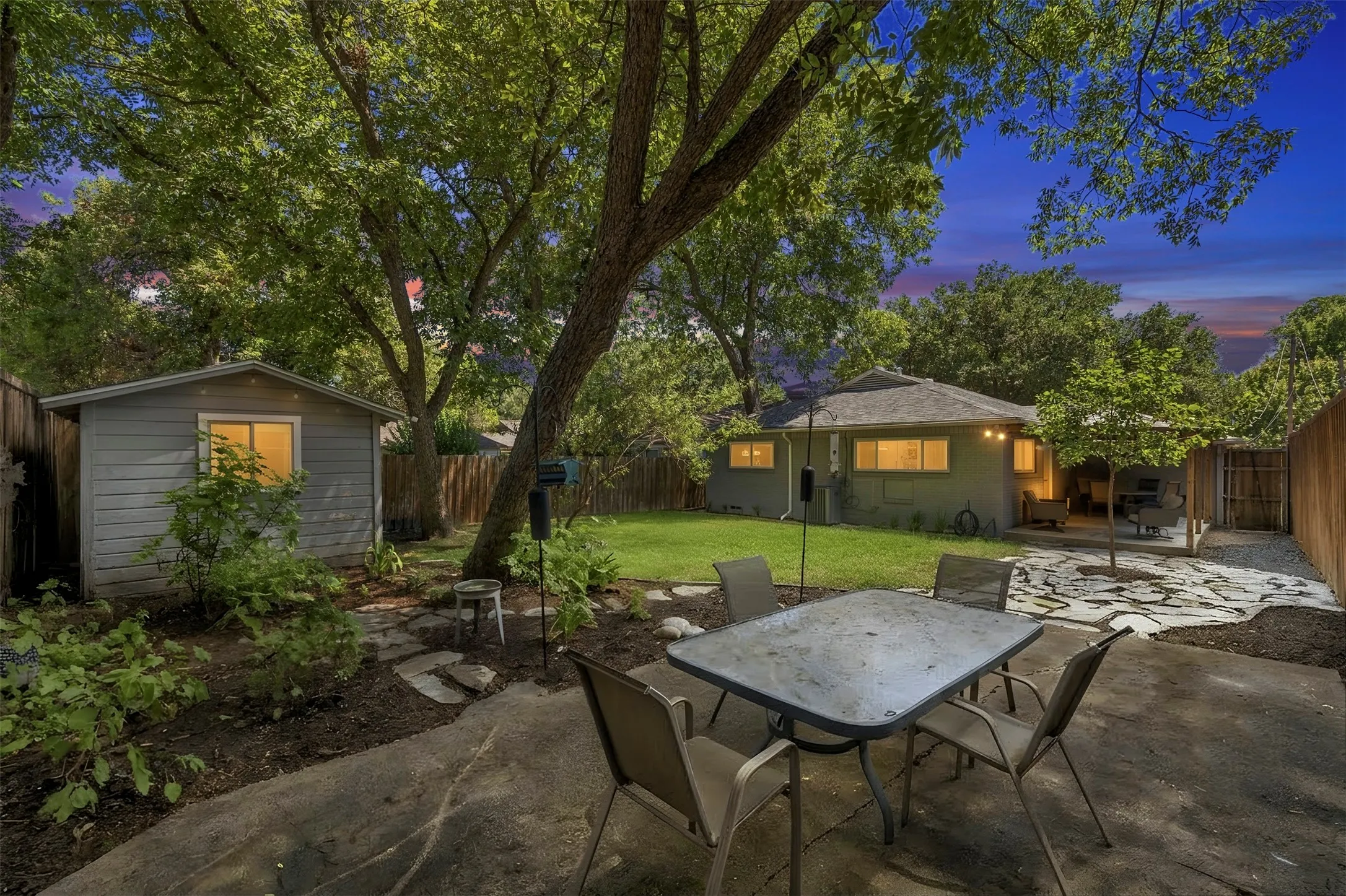 Single Family Residence For Sale in Dallas County , 1715 Lansford Avenue, Dallas, Texas 75224, 3 Bedroom, 2 Bathroom, 1 Garage spaces, 1,459 Sqft, built in 1947, mls#21383585, Real Estate Agent in Dallas, Homes For Sale in Dallas county, Homes For Sale in Dallas, Realtor in Dallas Texas, Real Estate Brokerage Independent Realty Texas, Luminita Cordes Realtor