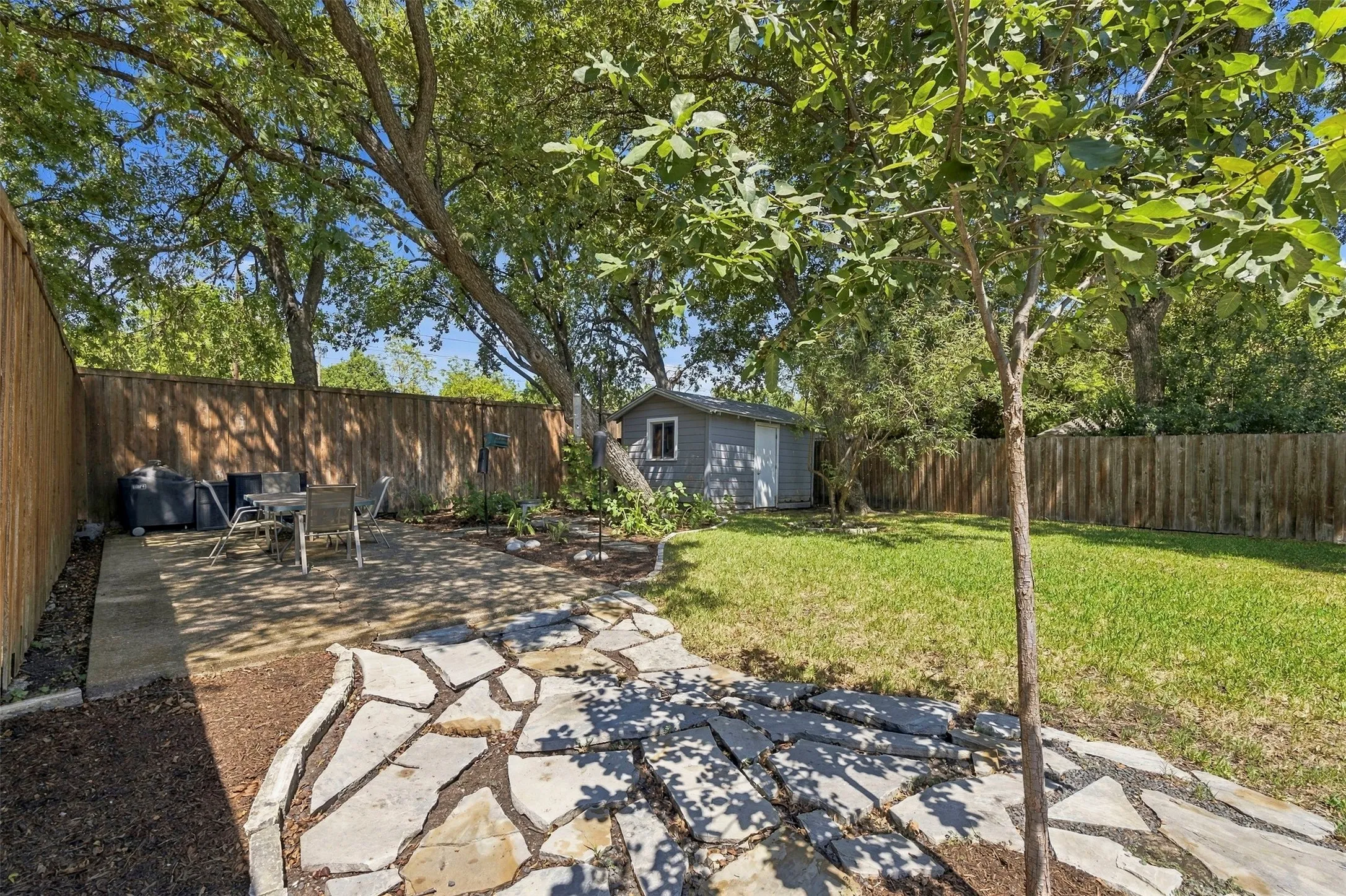 Single Family Residence For Sale in Dallas County , 1715 Lansford Avenue, Dallas, Texas 75224, 3 Bedroom, 2 Bathroom, 1 Garage spaces, 1,459 Sqft, built in 1947, mls#21383585, Real Estate Agent in Dallas, Homes For Sale in Dallas county, Homes For Sale in Dallas, Realtor in Dallas Texas, Real Estate Brokerage Independent Realty Texas, Luminita Cordes Realtor