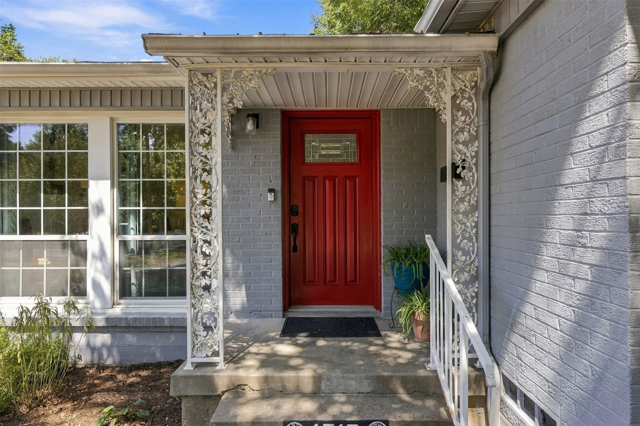 Single Family Residence For Sale in Dallas County , 1715 Lansford Avenue, Dallas, Texas 75224, 3 Bedroom, 2 Bathroom, 1 Garage spaces, 1,459 Sqft, built in 1947, mls#21383585, Real Estate Agent in Dallas, Homes For Sale in Dallas county, Homes For Sale in Dallas, Realtor in Dallas Texas, Real Estate Brokerage Independent Realty Texas, Luminita Cordes Realtor