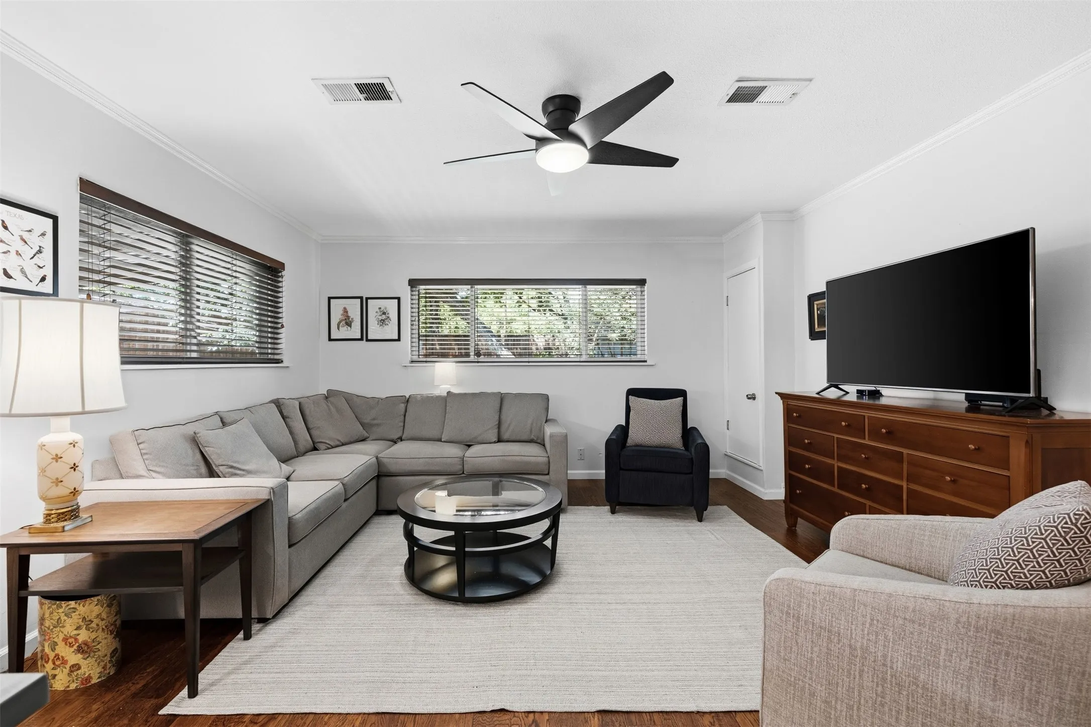 Single Family Residence For Sale in Dallas County , 1715 Lansford Avenue, Dallas, Texas 75224, 3 Bedroom, 2 Bathroom, 1 Garage spaces, 1,459 Sqft, built in 1947, mls#21383585, Real Estate Agent in Dallas, Homes For Sale in Dallas county, Homes For Sale in Dallas, Realtor in Dallas Texas, Real Estate Brokerage Independent Realty Texas, Luminita Cordes Realtor