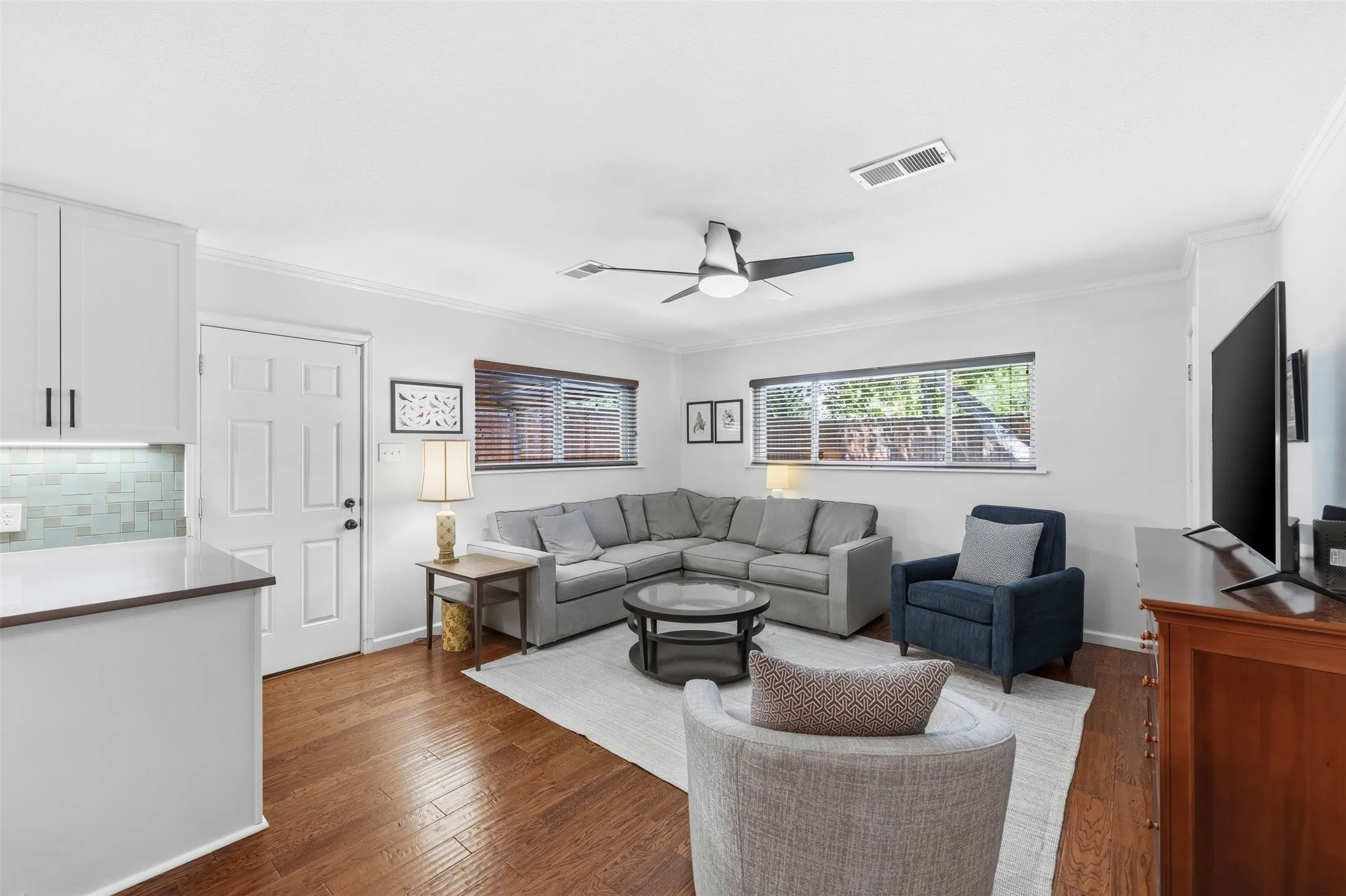 Single Family Residence For Sale in Dallas County , 1715 Lansford Avenue, Dallas, Texas 75224, 3 Bedroom, 2 Bathroom, 1 Garage spaces, 1,459 Sqft, built in 1947, mls#21383585, Real Estate Agent in Dallas, Homes For Sale in Dallas county, Homes For Sale in Dallas, Realtor in Dallas Texas, Real Estate Brokerage Independent Realty Texas, Luminita Cordes Realtor