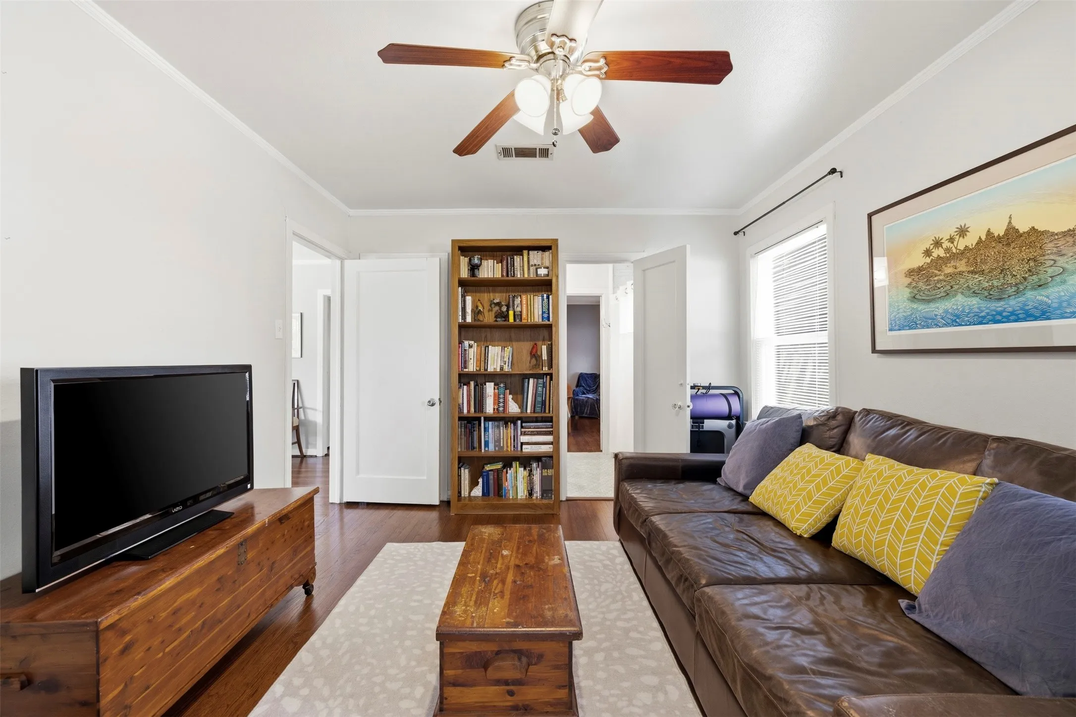 Single Family Residence For Sale in Dallas County , 1715 Lansford Avenue, Dallas, Texas 75224, 3 Bedroom, 2 Bathroom, 1 Garage spaces, 1,459 Sqft, built in 1947, mls#21383585, Real Estate Agent in Dallas, Homes For Sale in Dallas county, Homes For Sale in Dallas, Realtor in Dallas Texas, Real Estate Brokerage Independent Realty Texas, Luminita Cordes Realtor