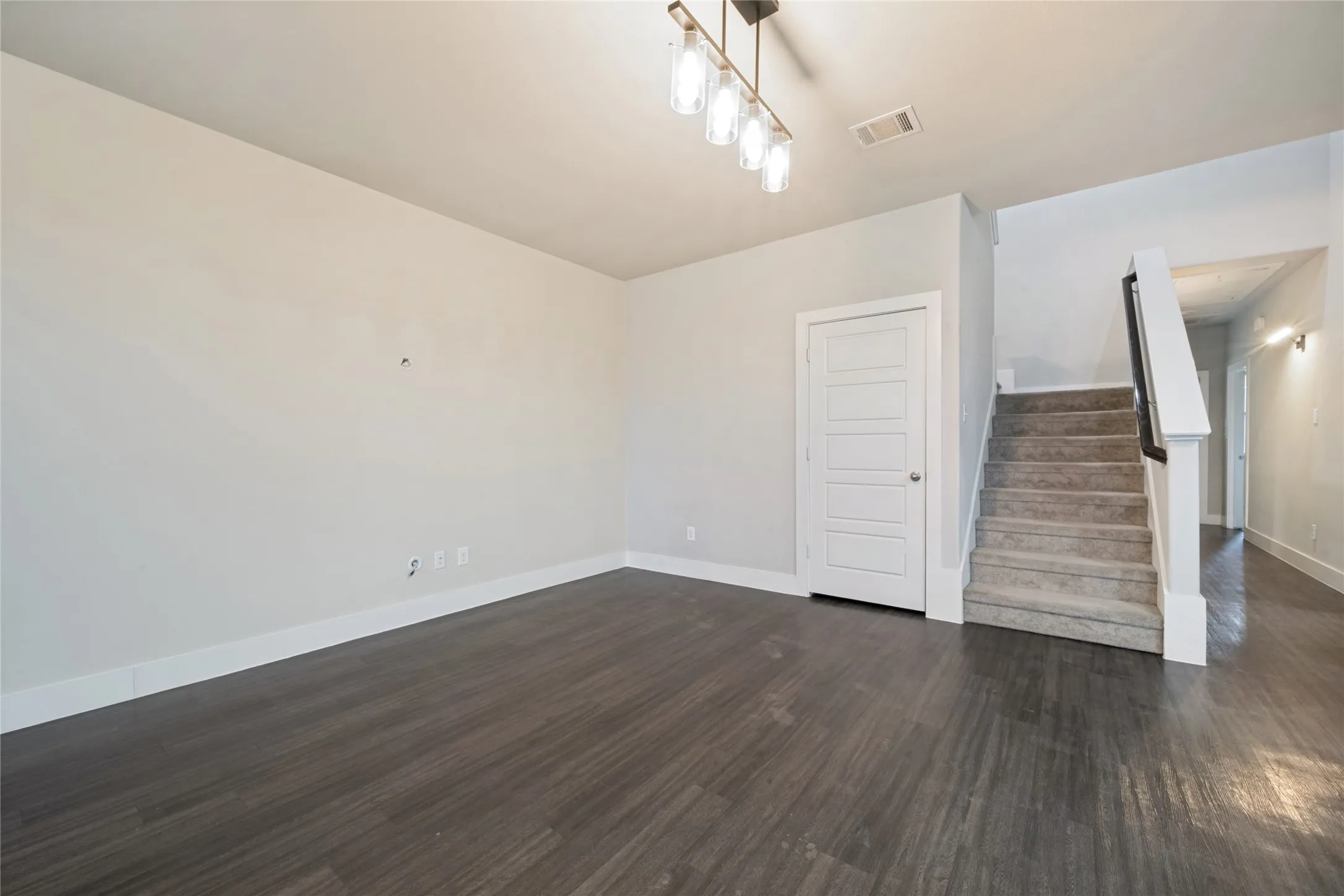 Single Family Residence For Sale in Denton County , 44 Kramer Lane, Sanger, Texas 76266, 4 Bedroom, 4 Bathroom, 2 Garage spaces, 2,156 Sqft, built in 2017, mls#21384829, Real Estate Agent in Sanger, Homes For Sale in Denton county, Homes For Sale in Sanger, Realtor in Sanger Texas, Real Estate Brokerage Independent Realty Texas, Luminita Cordes Realtor