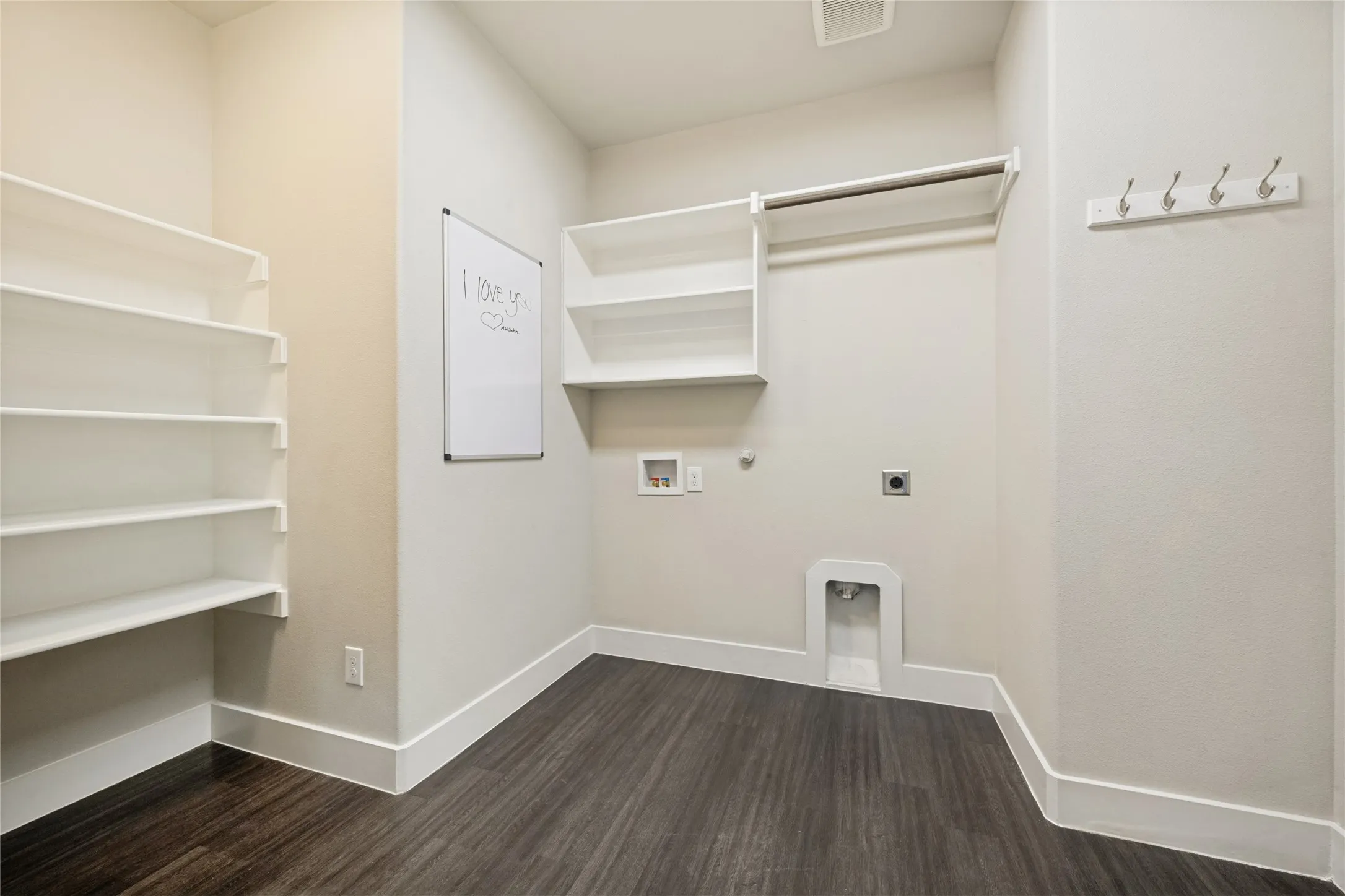 Single Family Residence For Sale in Denton County , 44 Kramer Lane, Sanger, Texas 76266, 4 Bedroom, 4 Bathroom, 2 Garage spaces, 2,156 Sqft, built in 2017, mls#21384829, Real Estate Agent in Sanger, Homes For Sale in Denton county, Homes For Sale in Sanger, Realtor in Sanger Texas, Real Estate Brokerage Independent Realty Texas, Luminita Cordes Realtor