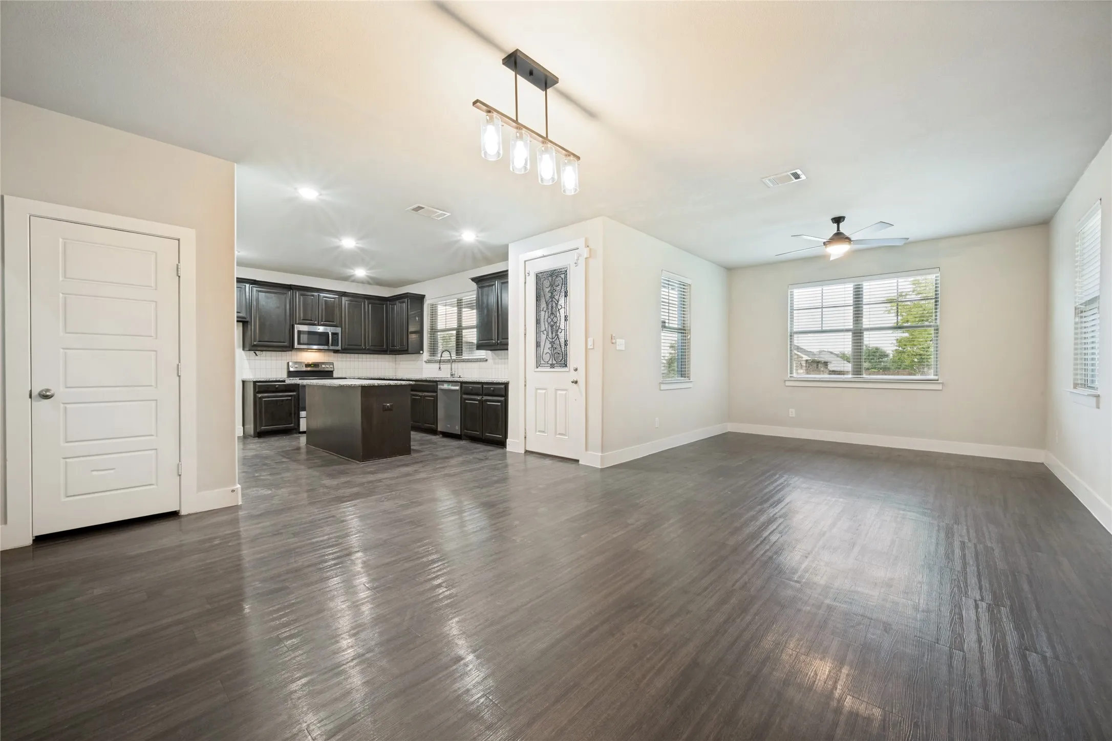 Single Family Residence For Sale in Denton County , 44 Kramer Lane, Sanger, Texas 76266, 4 Bedroom, 4 Bathroom, 2 Garage spaces, 2,156 Sqft, built in 2017, mls#21384829, Real Estate Agent in Sanger, Homes For Sale in Denton county, Homes For Sale in Sanger, Realtor in Sanger Texas, Real Estate Brokerage Independent Realty Texas, Luminita Cordes Realtor