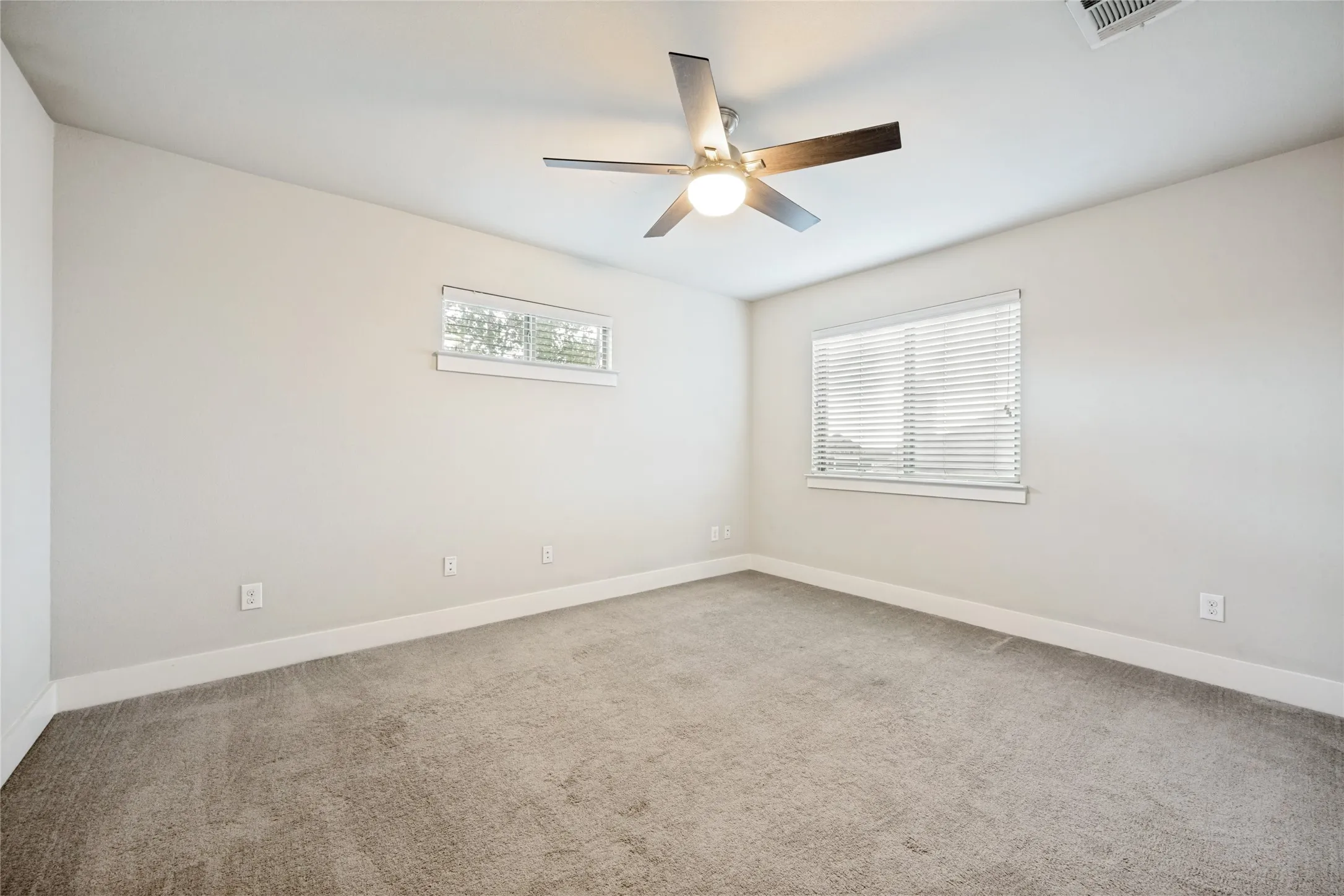 Single Family Residence For Sale in Denton County , 44 Kramer Lane, Sanger, Texas 76266, 4 Bedroom, 4 Bathroom, 2 Garage spaces, 2,156 Sqft, built in 2017, mls#21384829, Real Estate Agent in Sanger, Homes For Sale in Denton county, Homes For Sale in Sanger, Realtor in Sanger Texas, Real Estate Brokerage Independent Realty Texas, Luminita Cordes Realtor