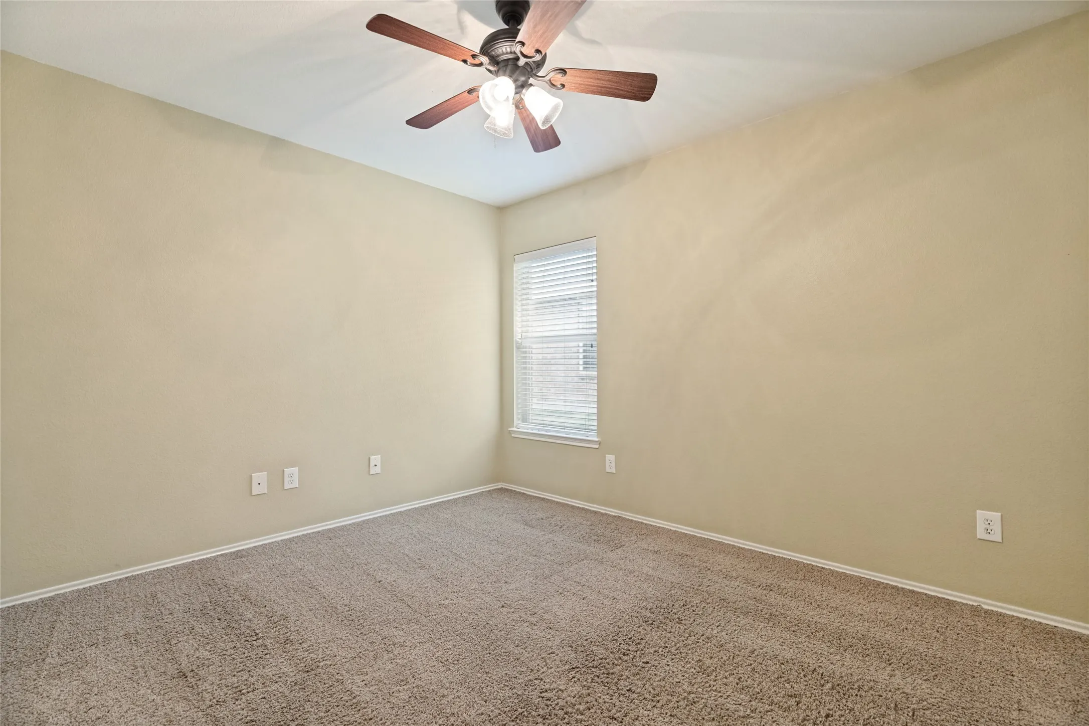 Single Family Residence For Sale in Collin County , 1233 Miller Lane, Celina, Texas 75009, 4 Bedroom, 2 Bathroom, 2 Garage spaces, 2,053 Sqft, built in 2004, mls#21383891, Real Estate Agent in Celina, Homes For Sale in Collin county, Homes For Sale in Celina, Realtor in Celina Texas, Real Estate Brokerage Independent Realty Texas, Luminita Cordes Realtor