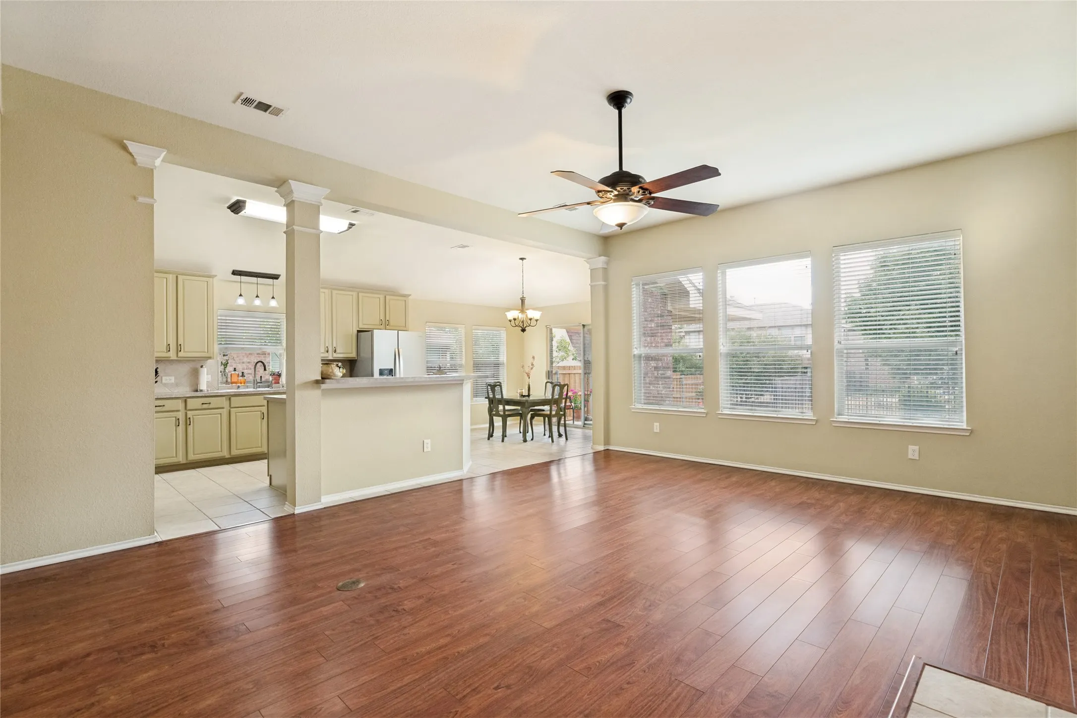 Single Family Residence For Sale in Collin County , 1233 Miller Lane, Celina, Texas 75009, 4 Bedroom, 2 Bathroom, 2 Garage spaces, 2,053 Sqft, built in 2004, mls#21383891, Real Estate Agent in Celina, Homes For Sale in Collin county, Homes For Sale in Celina, Realtor in Celina Texas, Real Estate Brokerage Independent Realty Texas, Luminita Cordes Realtor