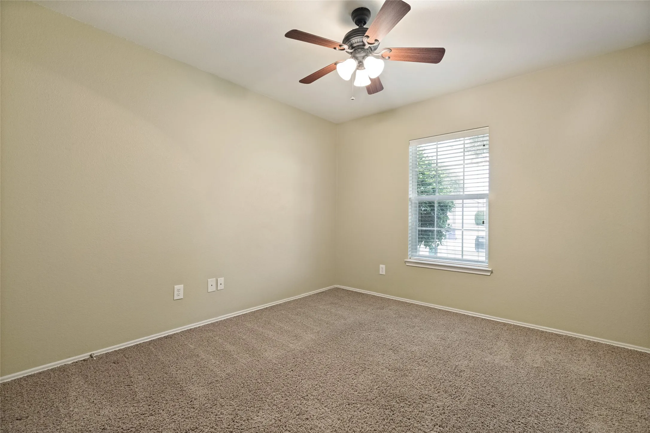 Single Family Residence For Sale in Collin County , 1233 Miller Lane, Celina, Texas 75009, 4 Bedroom, 2 Bathroom, 2 Garage spaces, 2,053 Sqft, built in 2004, mls#21383891, Real Estate Agent in Celina, Homes For Sale in Collin county, Homes For Sale in Celina, Realtor in Celina Texas, Real Estate Brokerage Independent Realty Texas, Luminita Cordes Realtor