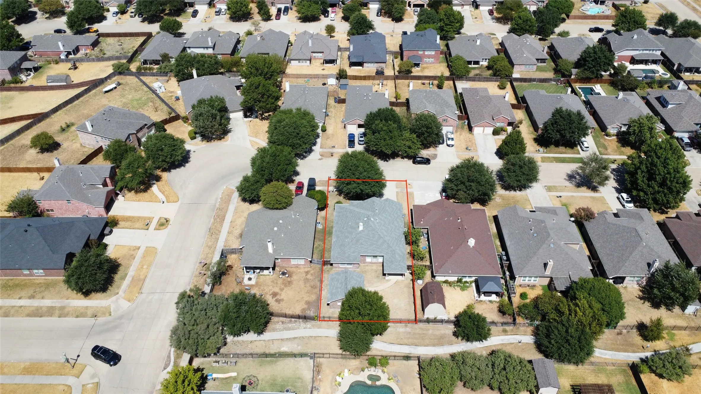 Single Family Residence For Sale in Collin County , 1233 Miller Lane, Celina, Texas 75009, 4 Bedroom, 2 Bathroom, 2 Garage spaces, 2,053 Sqft, built in 2004, mls#21383891, Real Estate Agent in Celina, Homes For Sale in Collin county, Homes For Sale in Celina, Realtor in Celina Texas, Real Estate Brokerage Independent Realty Texas, Luminita Cordes Realtor