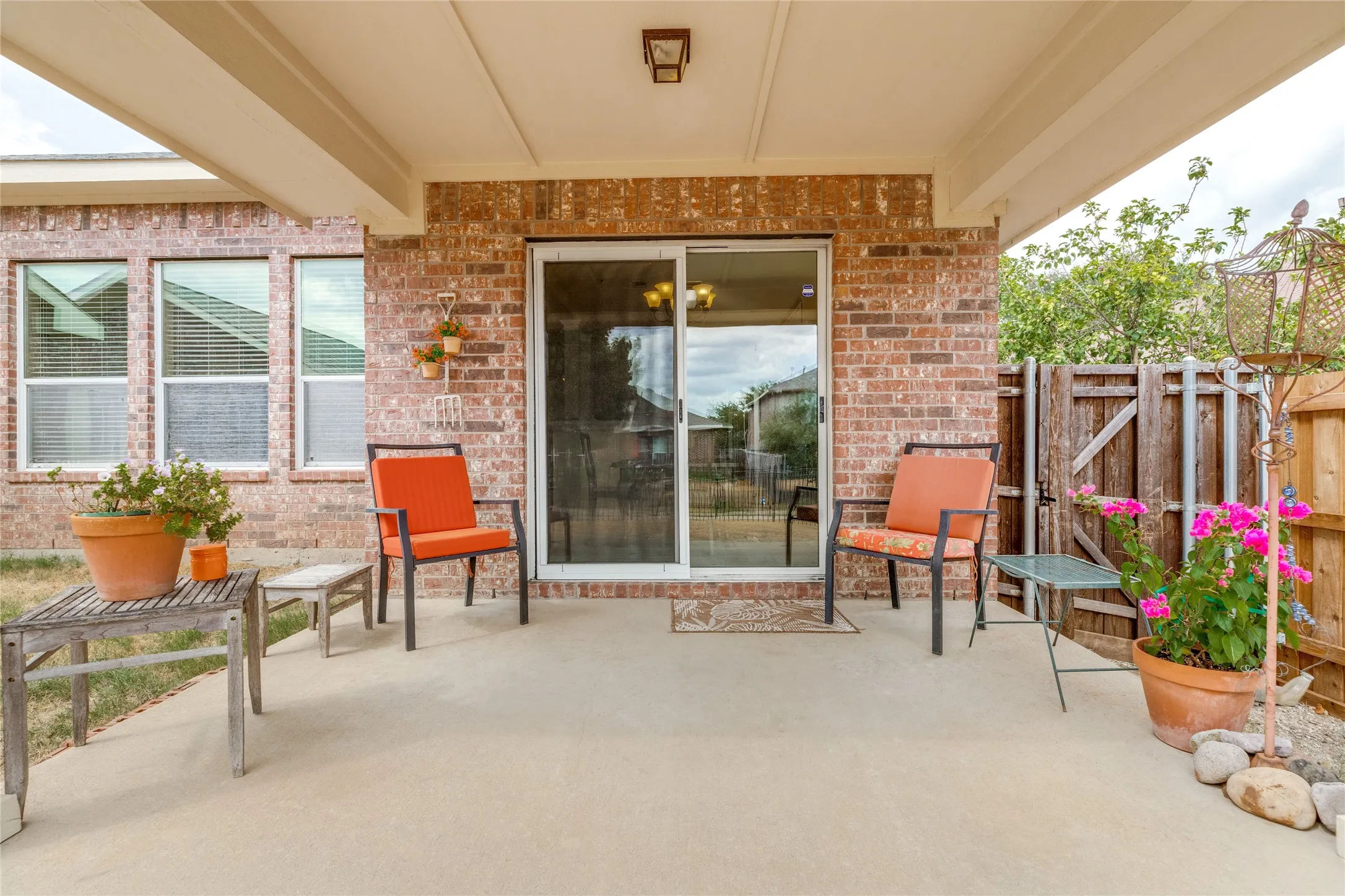 Single Family Residence For Sale in Collin County , 1233 Miller Lane, Celina, Texas 75009, 4 Bedroom, 2 Bathroom, 2 Garage spaces, 2,053 Sqft, built in 2004, mls#21383891, Real Estate Agent in Celina, Homes For Sale in Collin county, Homes For Sale in Celina, Realtor in Celina Texas, Real Estate Brokerage Independent Realty Texas, Luminita Cordes Realtor