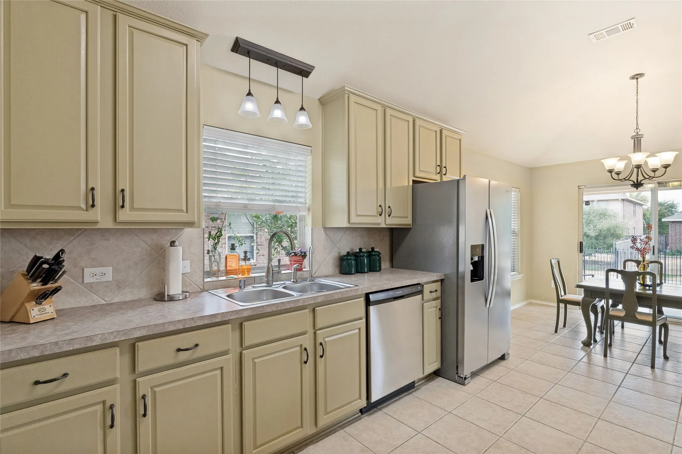 Single Family Residence For Sale in Collin County , 1233 Miller Lane, Celina, Texas 75009, 4 Bedroom, 2 Bathroom, 2 Garage spaces, 2,053 Sqft, built in 2004, mls#21383891, Real Estate Agent in Celina, Homes For Sale in Collin county, Homes For Sale in Celina, Realtor in Celina Texas, Real Estate Brokerage Independent Realty Texas, Luminita Cordes Realtor